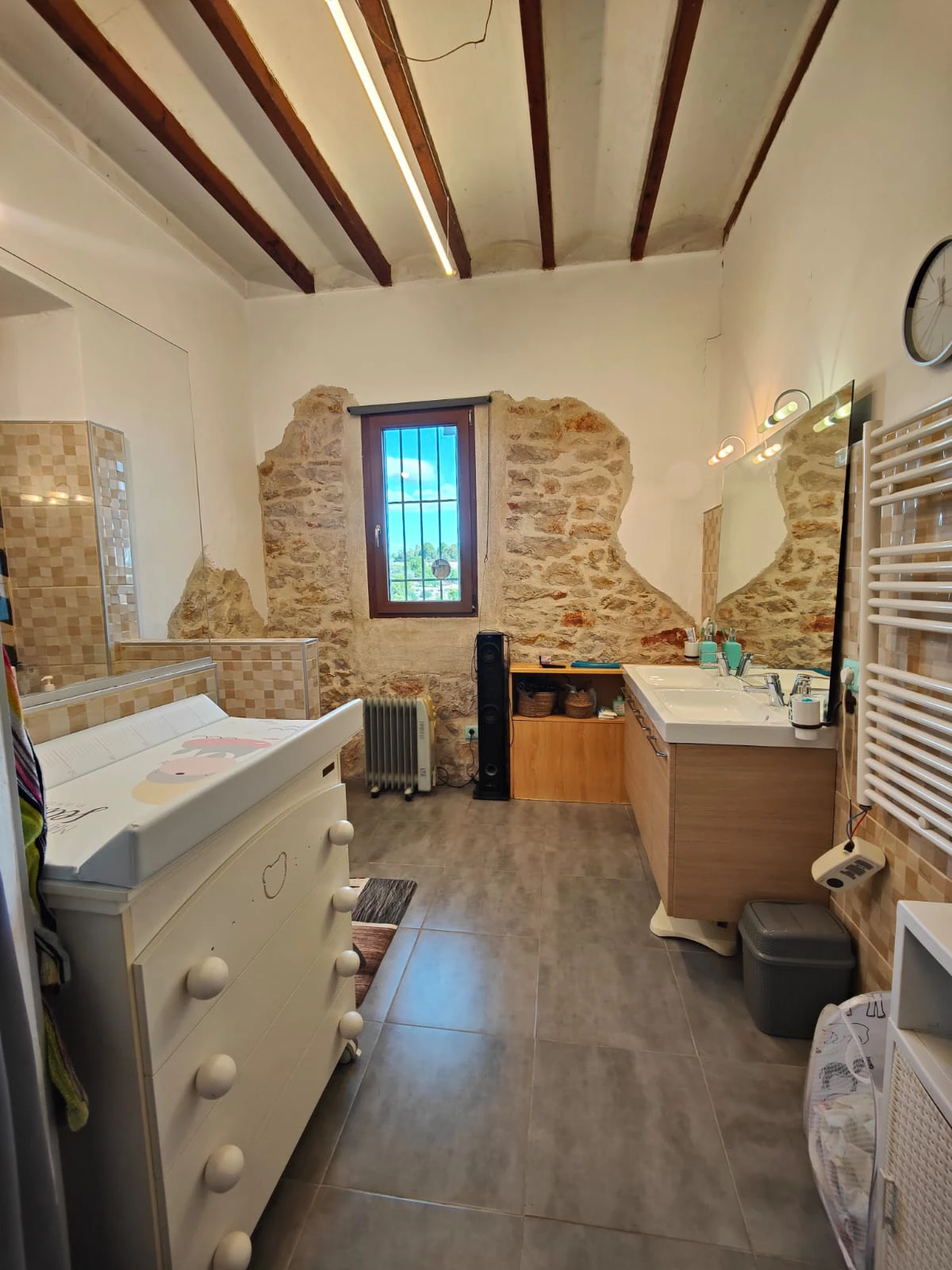 Parcela de 12.137 m2 con casa rústica habitable y bonitas vistas al mar y al Peñón de Ifach  - Benissa