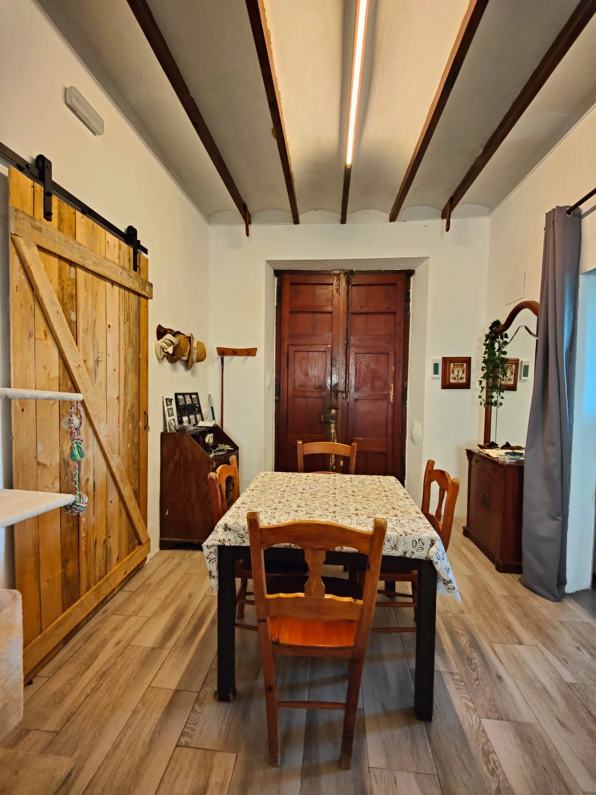 Parcela de 12.137 m2 con casa rústica habitable y bonitas vistas al mar y al Peñón de Ifach  - Benissa
