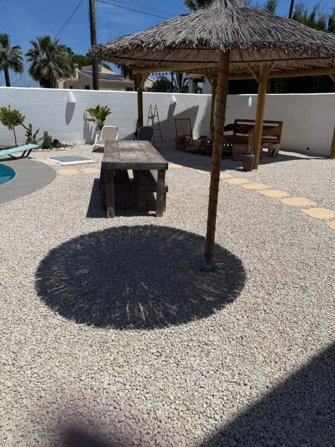 Chalet en venta en Jávea con 6 dormitorios y piscina.