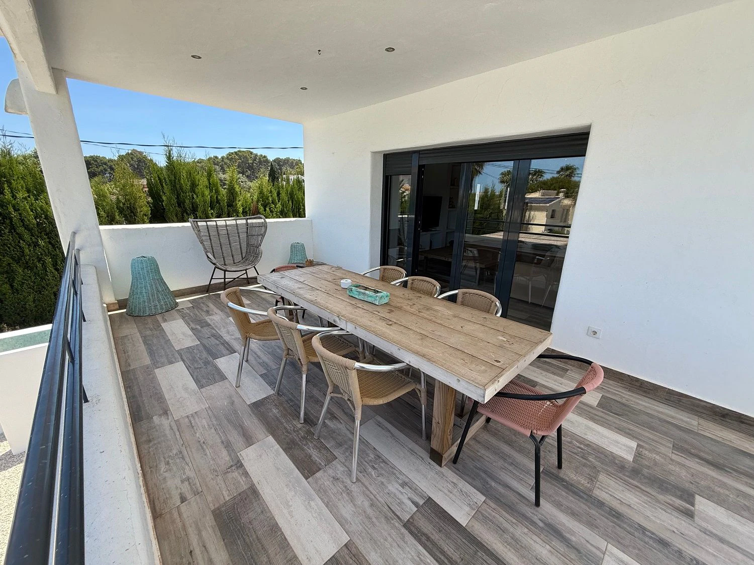 Chalet en venta en Jávea con 6 dormitorios y piscina.