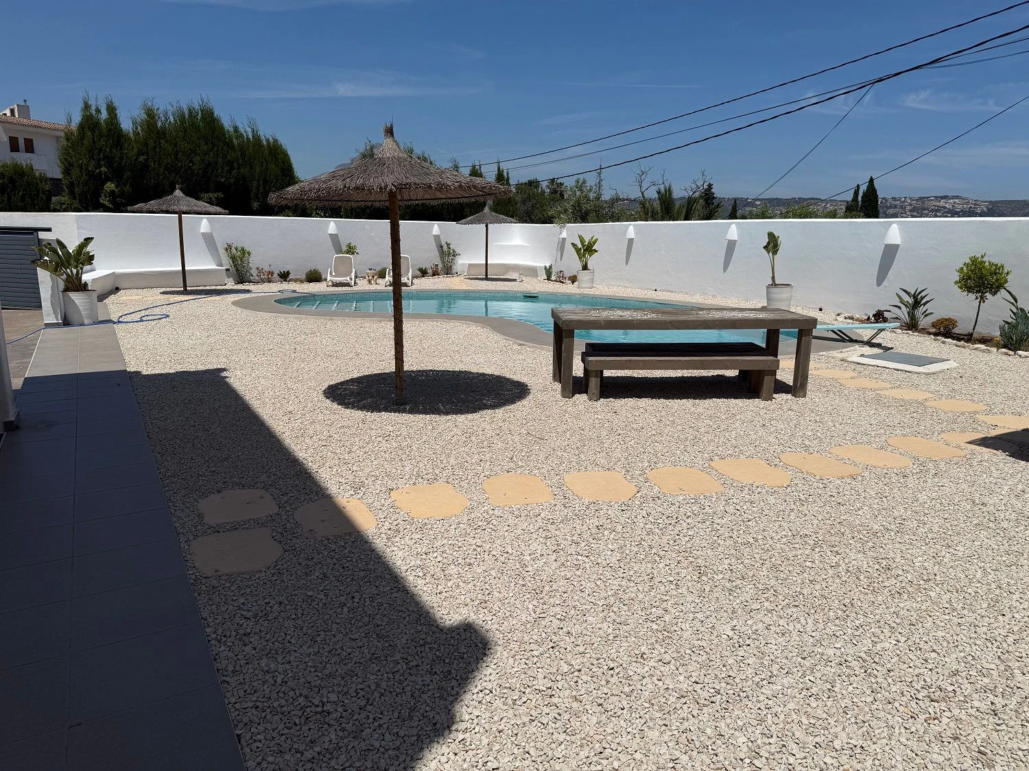 Chalet en venta en Jávea con 6 dormitorios y piscina.