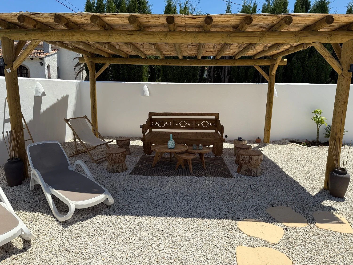 Chalet en venta en Jávea con 6 dormitorios y piscina.