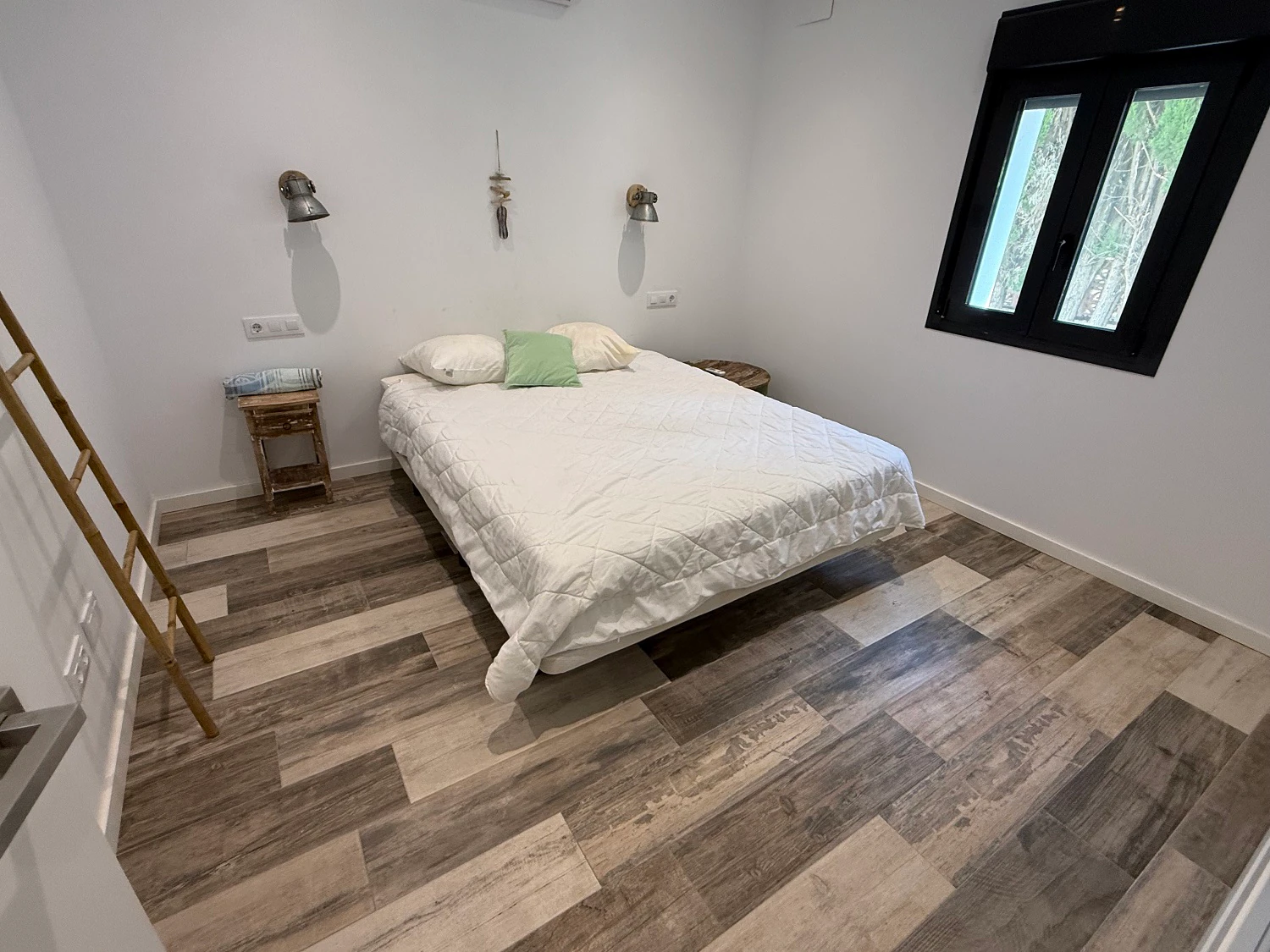 Chalet en venta en Jávea con 6 dormitorios y piscina.
