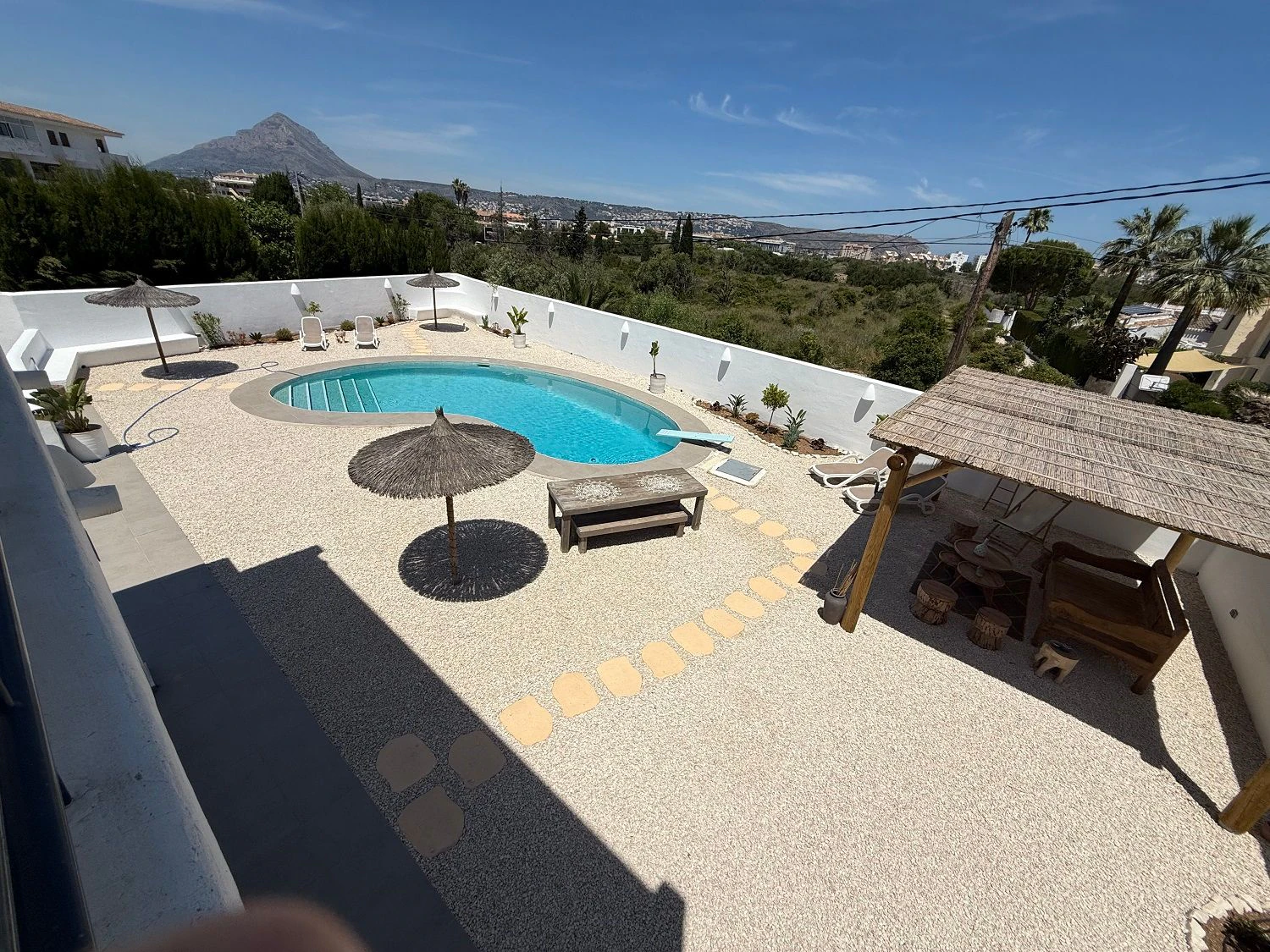 Chalet en venta en Jávea con 6 dormitorios y piscina.
