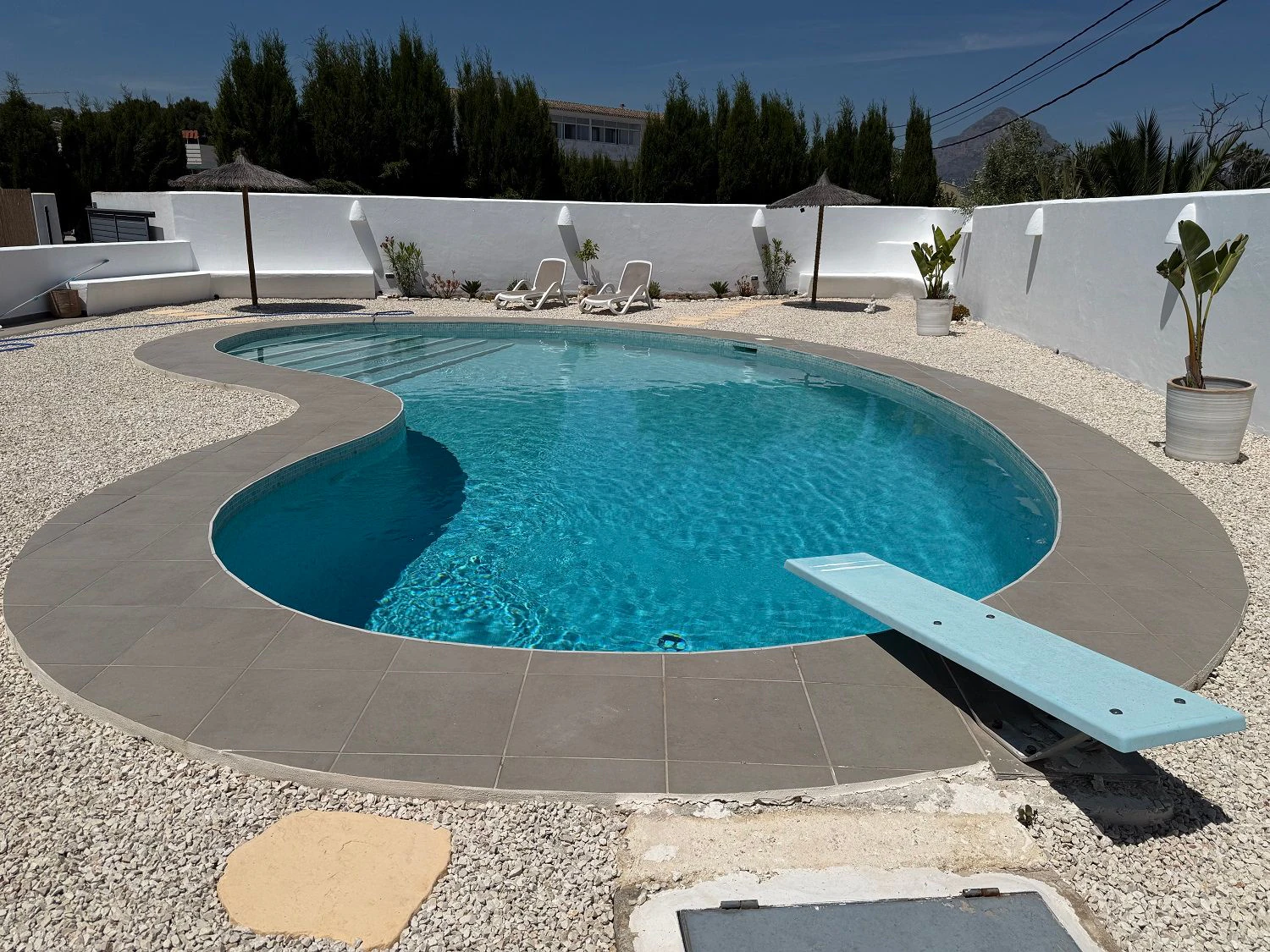 Chalet en venta en Jávea con 6 dormitorios y piscina.