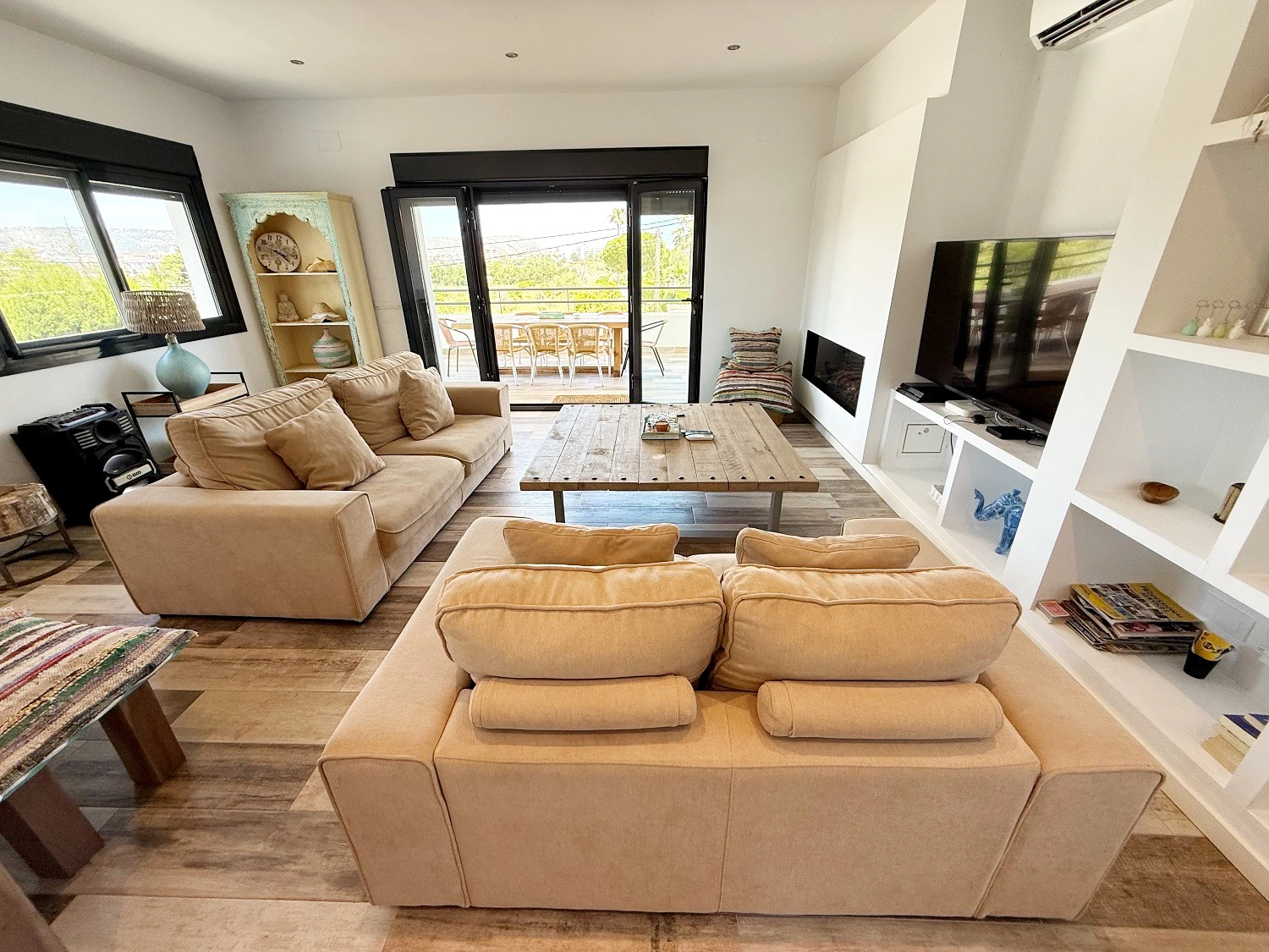 Chalet en venta en Jávea con 6 dormitorios y piscina.