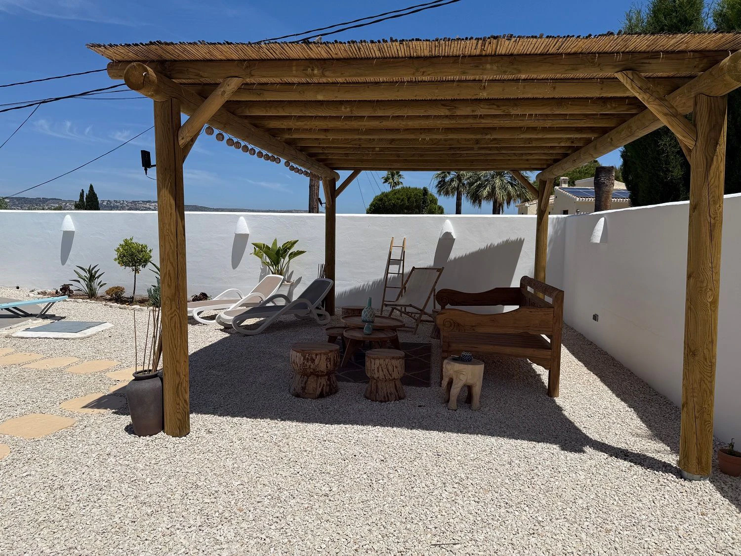 Chalet en venta en Jávea con 6 dormitorios y piscina.