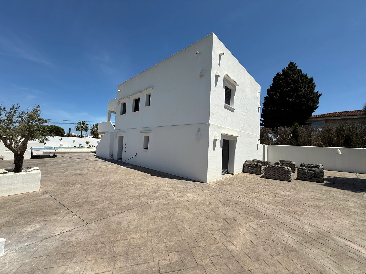 Chalet en venta en Jávea con 6 dormitorios y piscina.