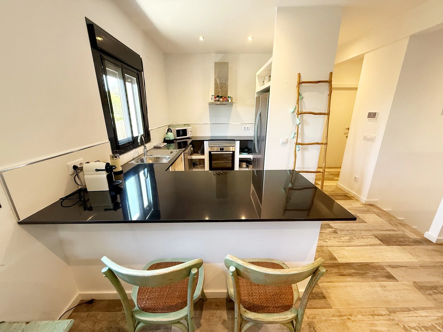 Chalet en venta en Jávea con 6 dormitorios y piscina.