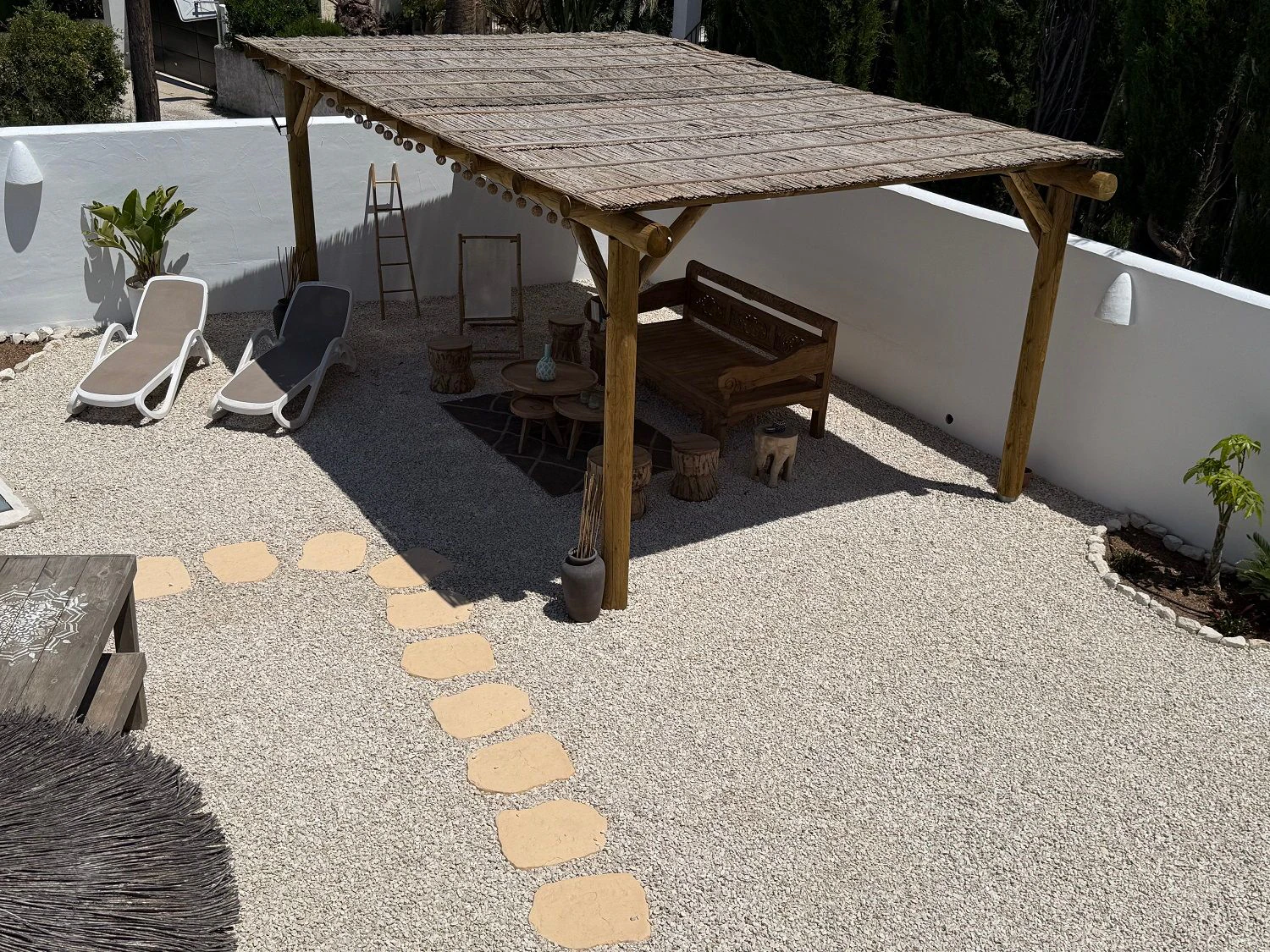 Chalet en venta en Jávea con 6 dormitorios y piscina.