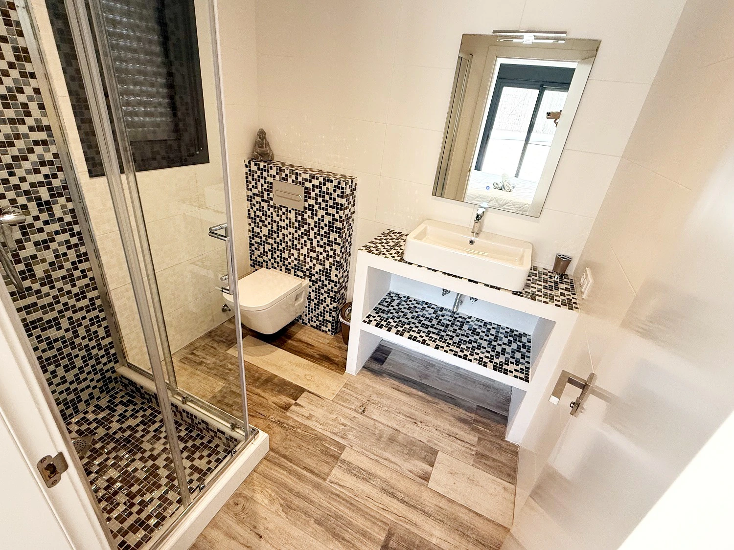 Chalet en venta en Jávea con 6 dormitorios y piscina.
