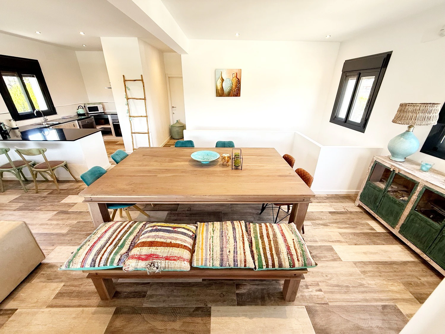 Chalet en venta en Jávea con 6 dormitorios y piscina.
