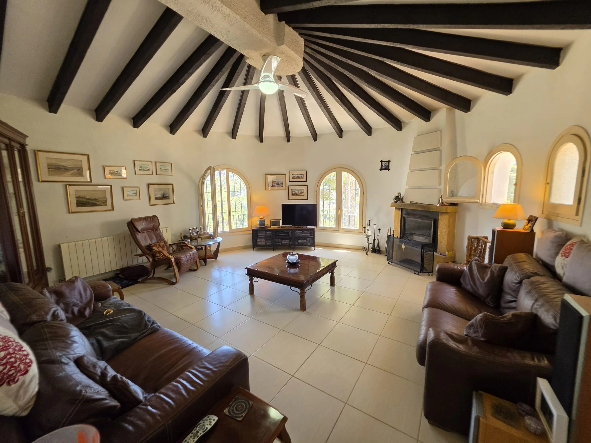 Villa mediterránea con vistas al mar y al valle en Benissa Costa – Montemar