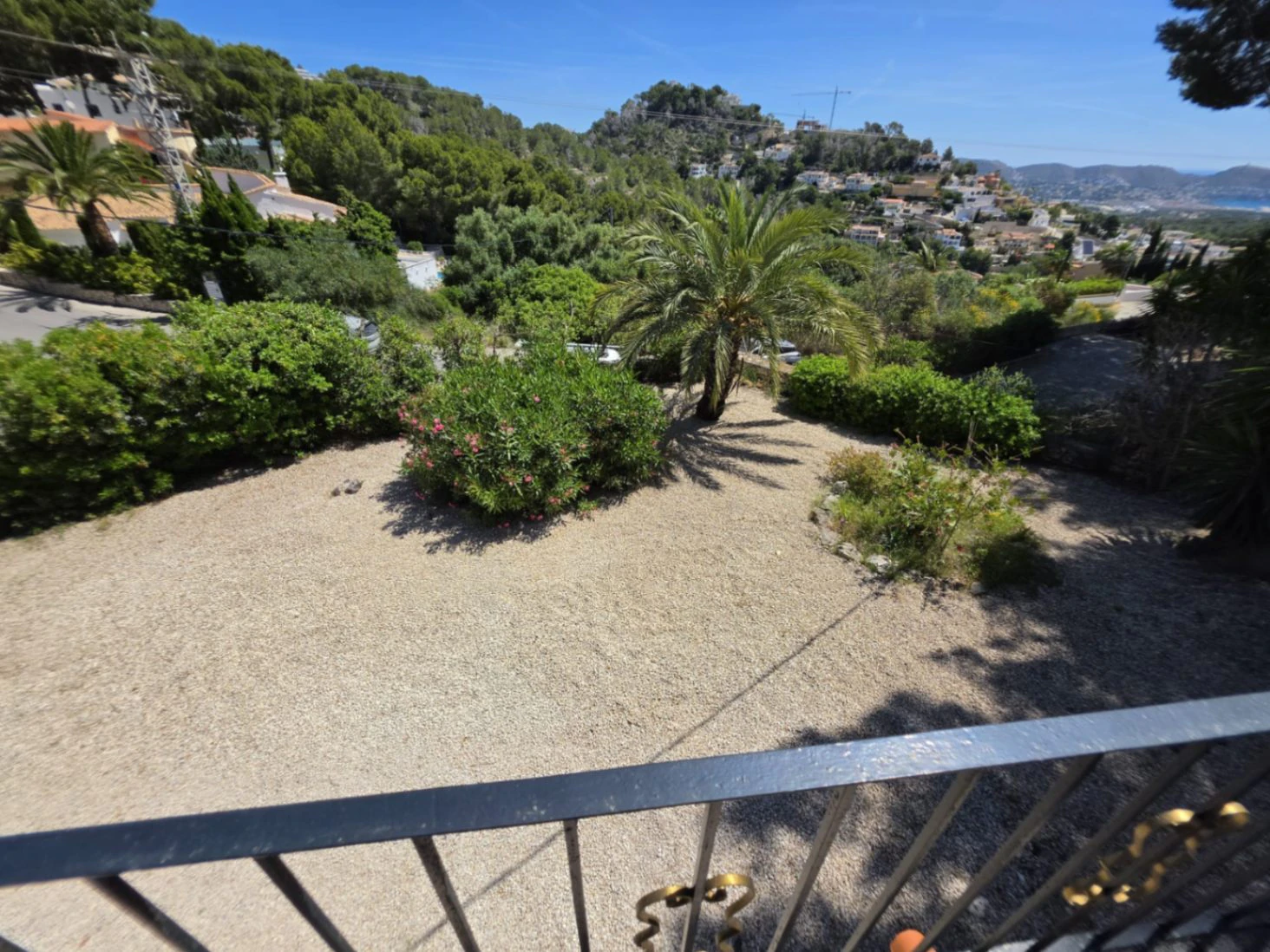 Villa mediterránea con vistas al mar y al valle en Benissa Costa – Montemar