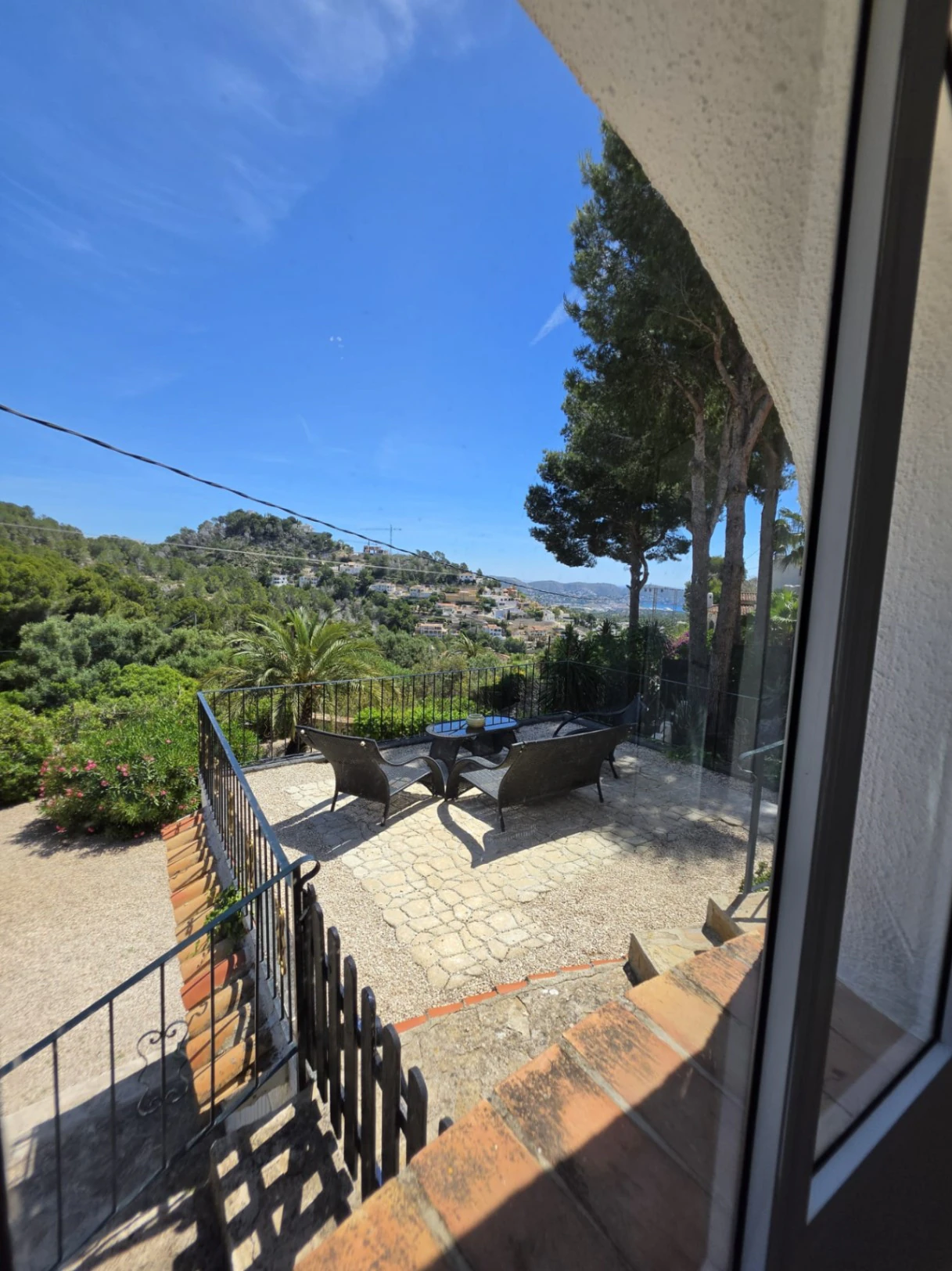 Villa mediterránea con vistas al mar y al valle en Benissa Costa – Montemar