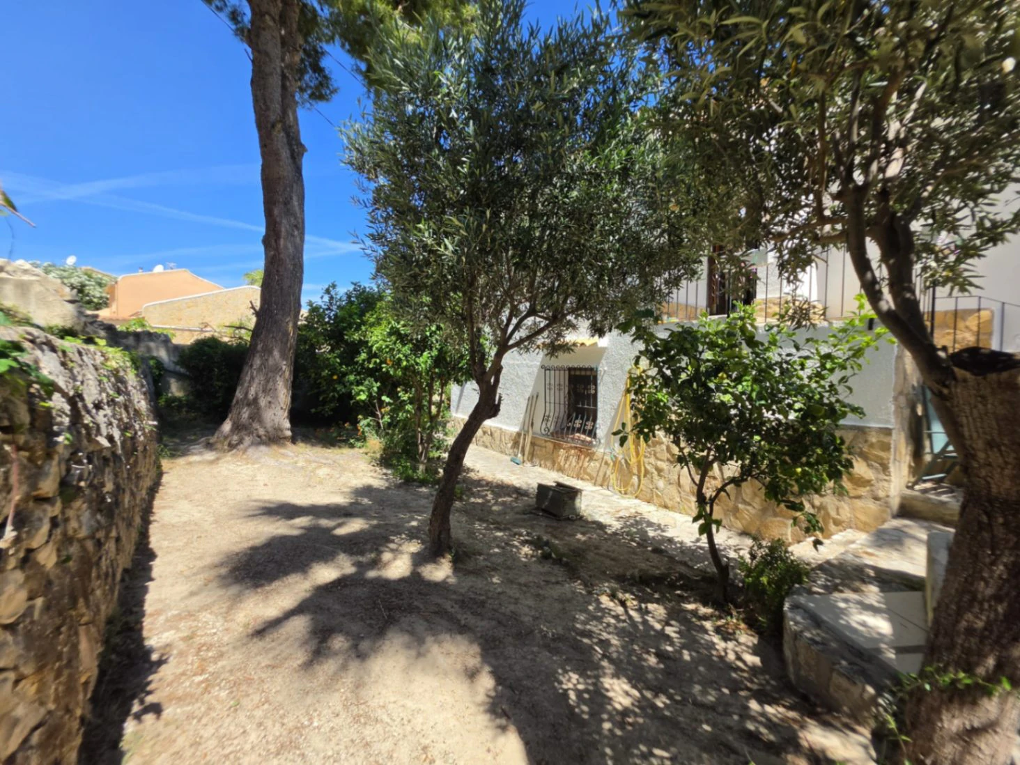 Villa mediterránea con vistas al mar y al valle en Benissa Costa – Montemar