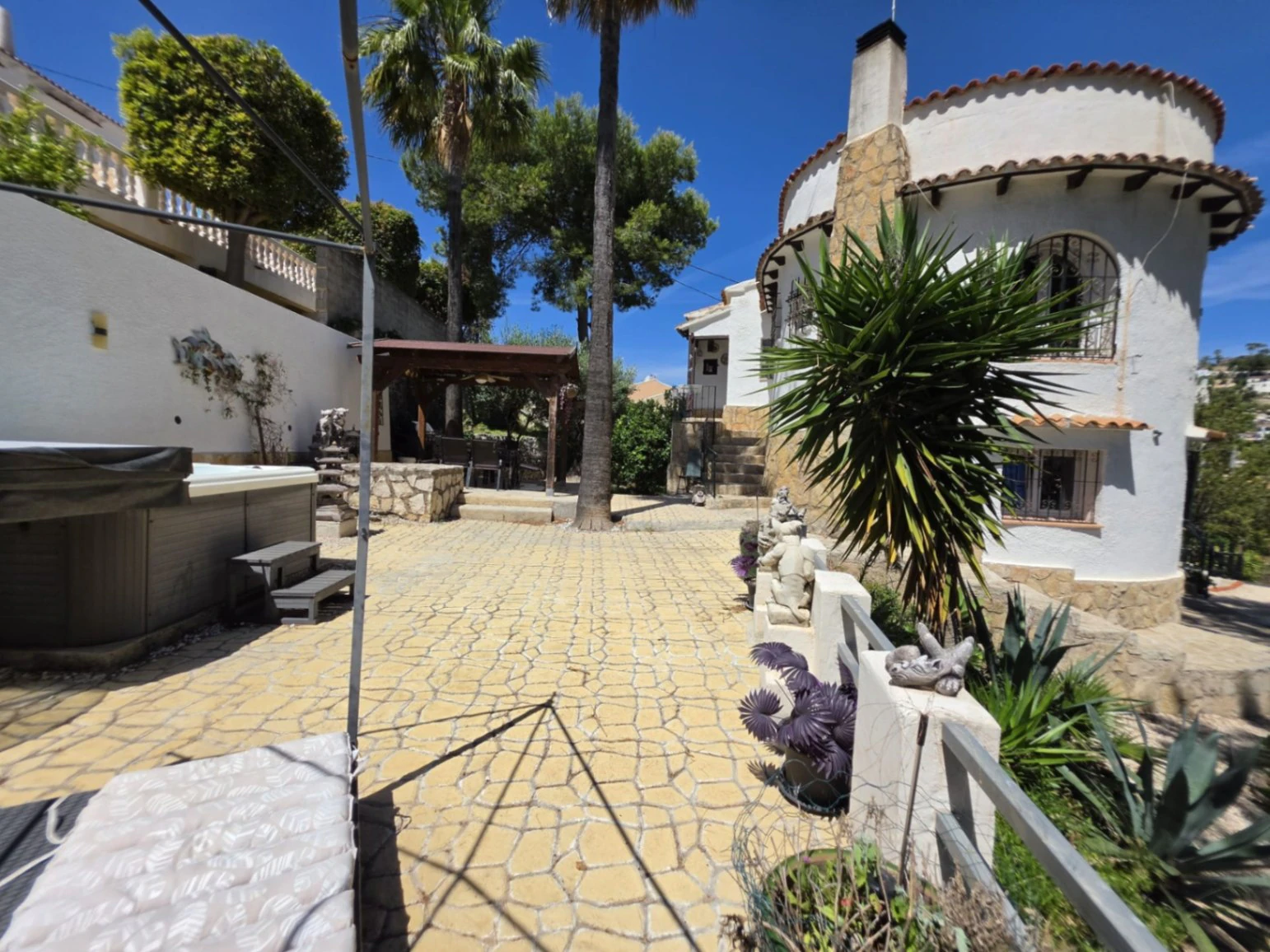 Villa mediterránea con vistas al mar y al valle en Benissa Costa – Montemar