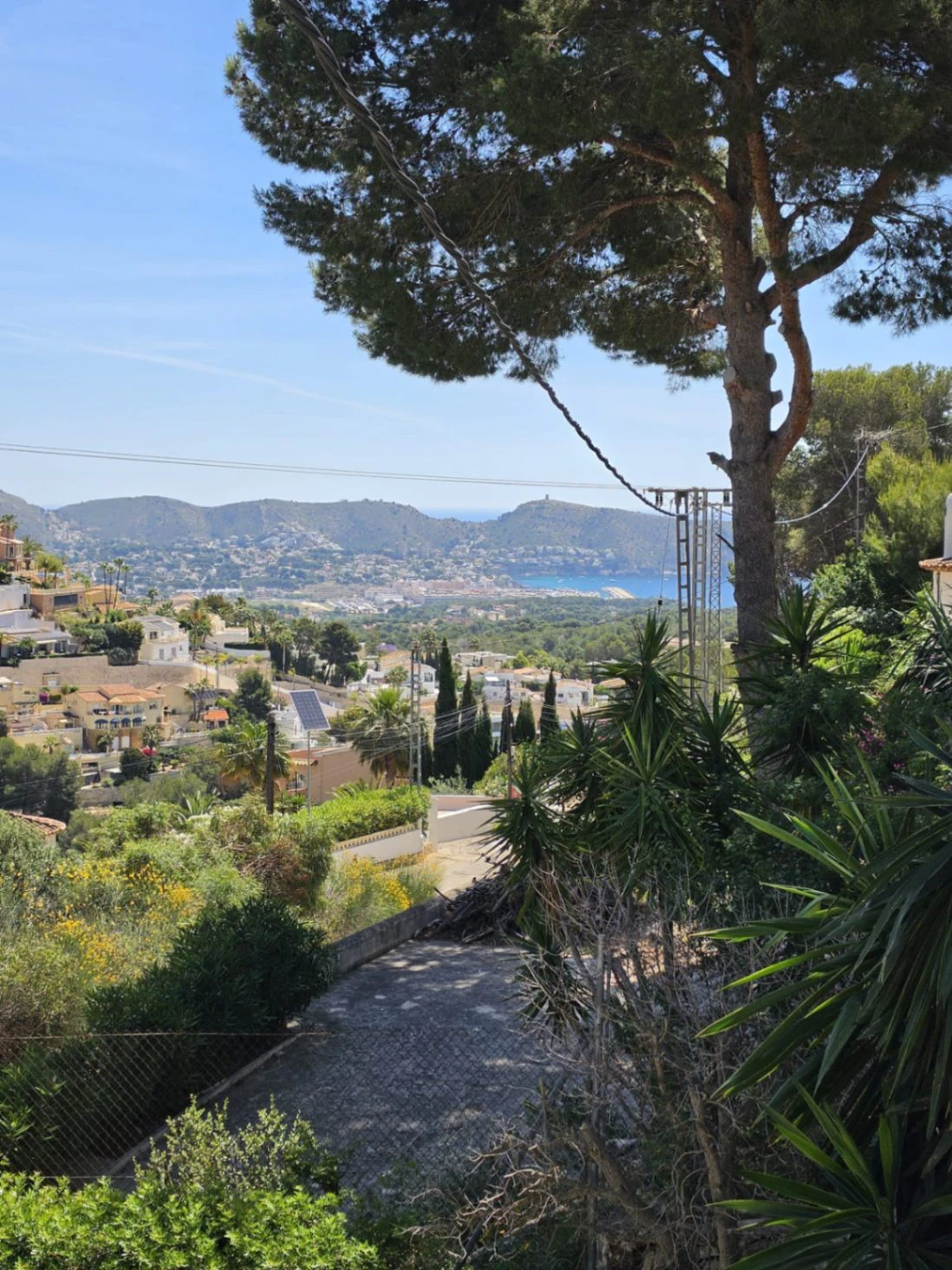 Villa mediterránea con vistas al mar y al valle en Benissa Costa – Montemar