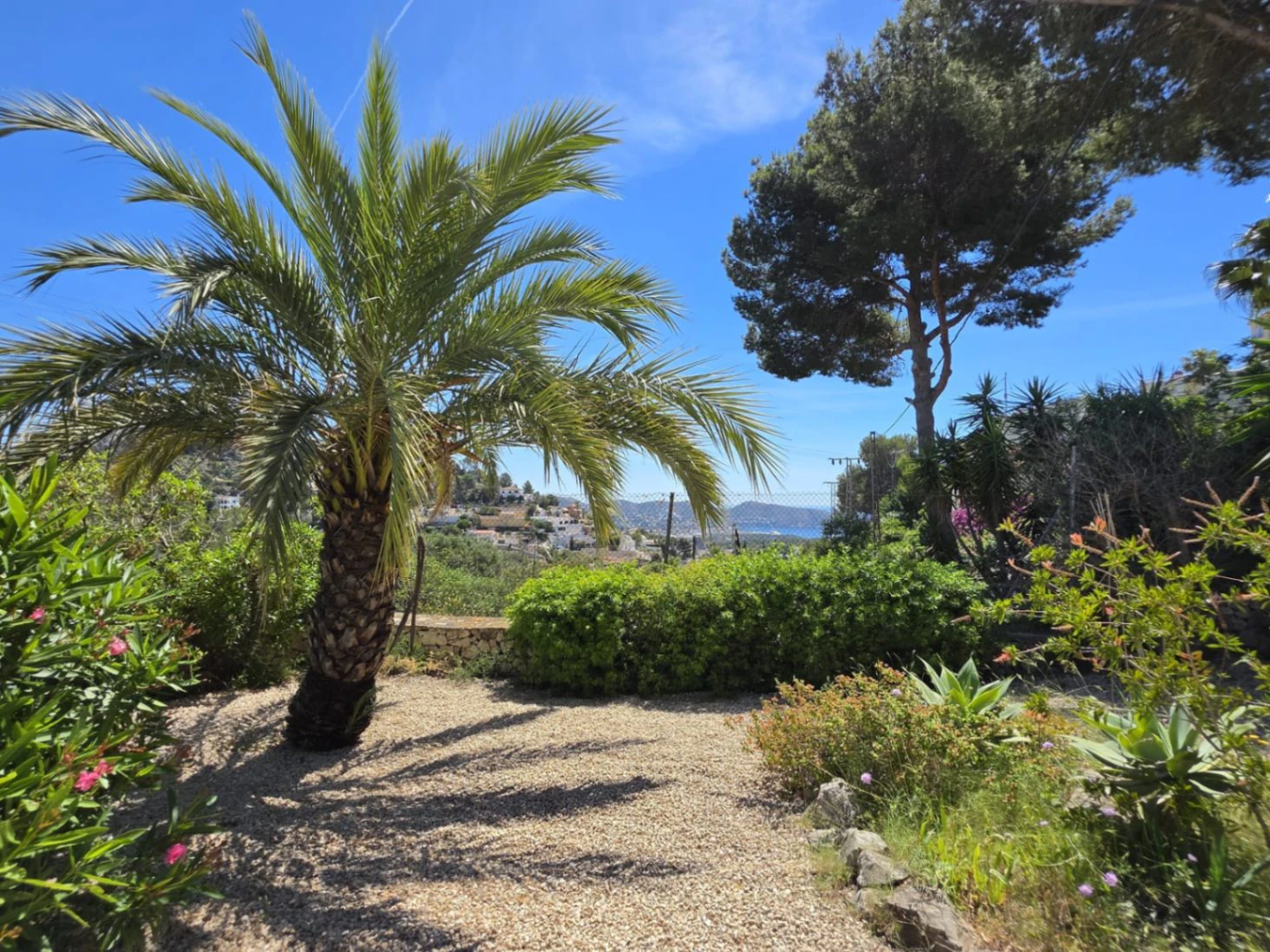 Villa mediterránea con vistas al mar y al valle en Benissa Costa – Montemar
