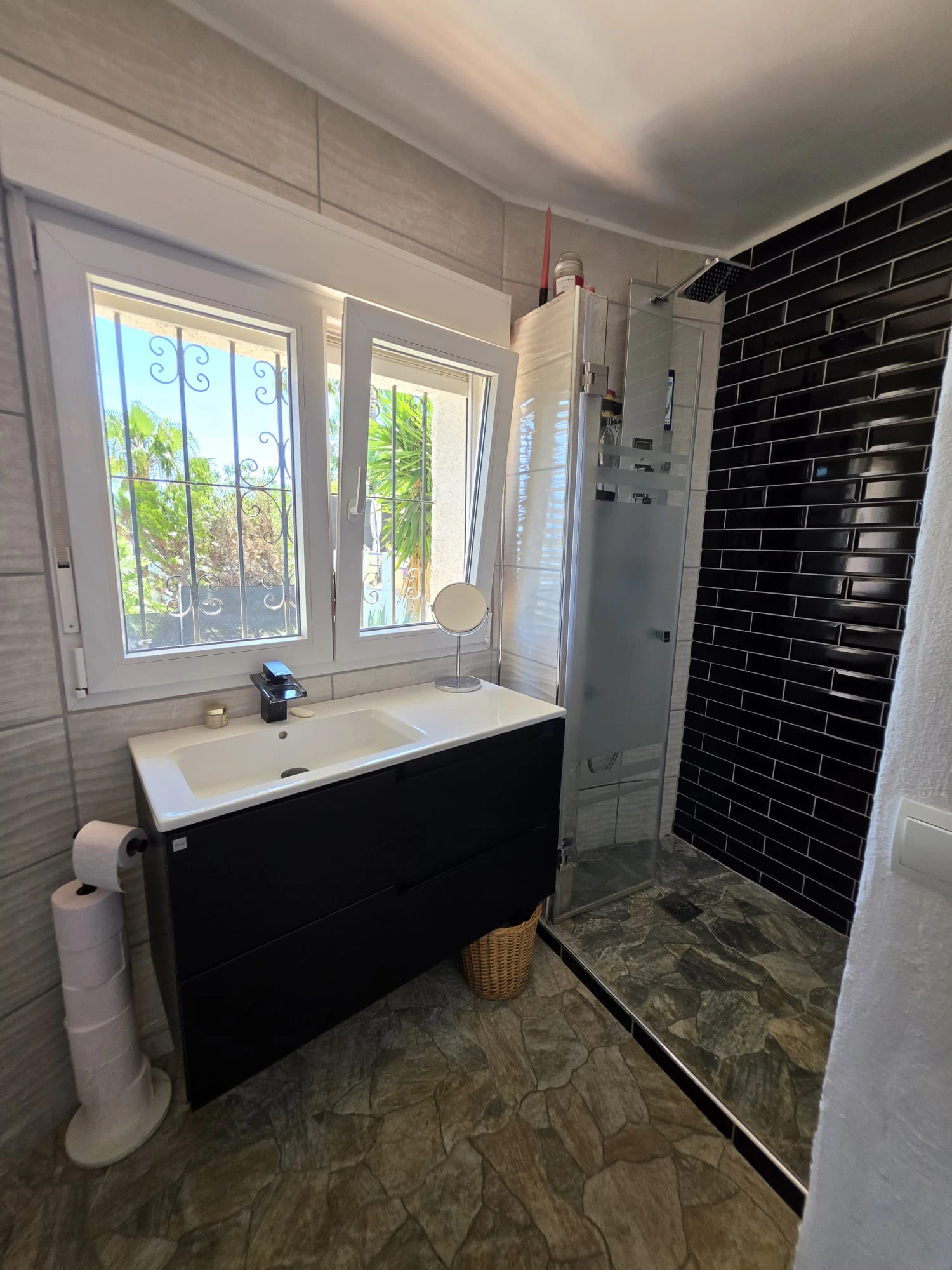 Villa mediterránea con vistas al mar y al valle en Benissa Costa – Montemar