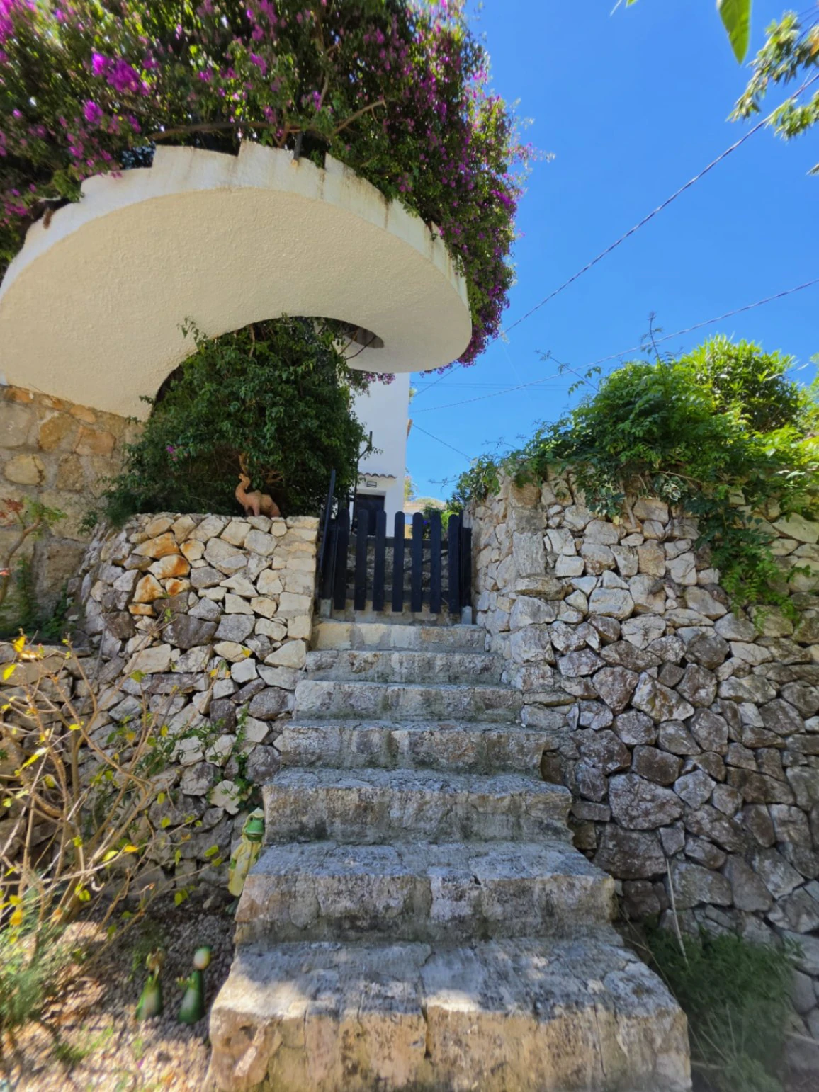 Villa mediterránea con vistas al mar y al valle en Benissa Costa – Montemar