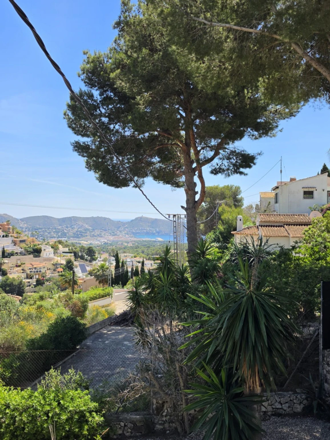 Villa mediterránea con vistas al mar y al valle en Benissa Costa – Montemar