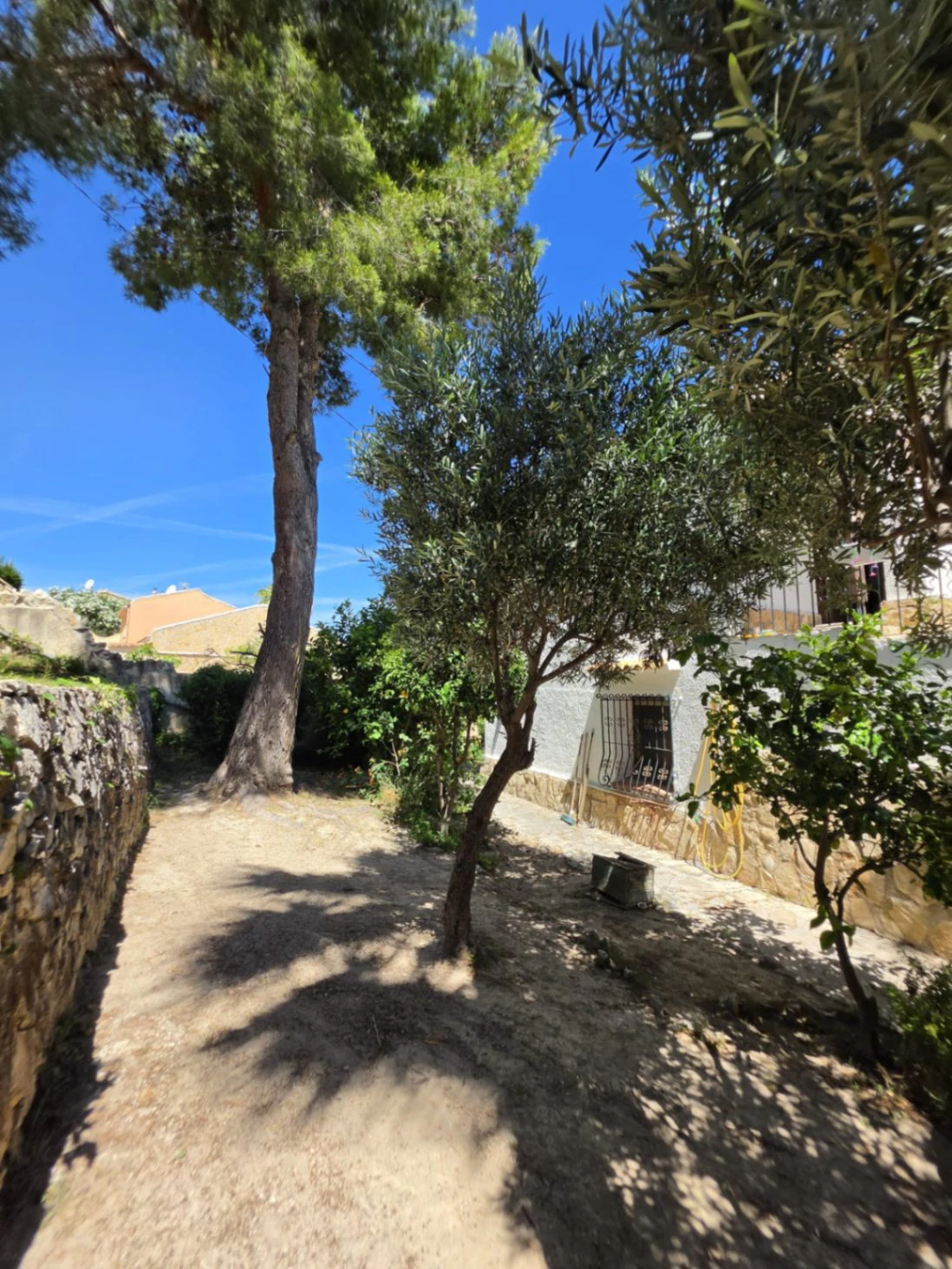 Villa mediterránea con vistas al mar y al valle en Benissa Costa – Montemar