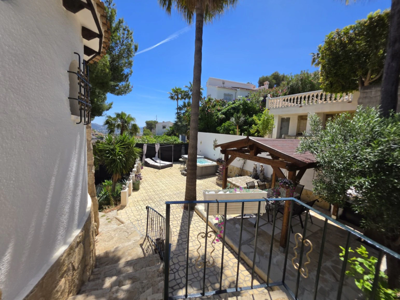Villa mediterránea con vistas al mar y al valle en Benissa Costa – Montemar