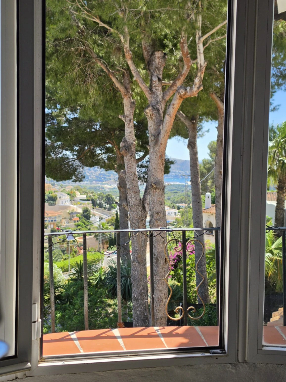 Villa mediterránea con vistas al mar y al valle en Benissa Costa – Montemar
