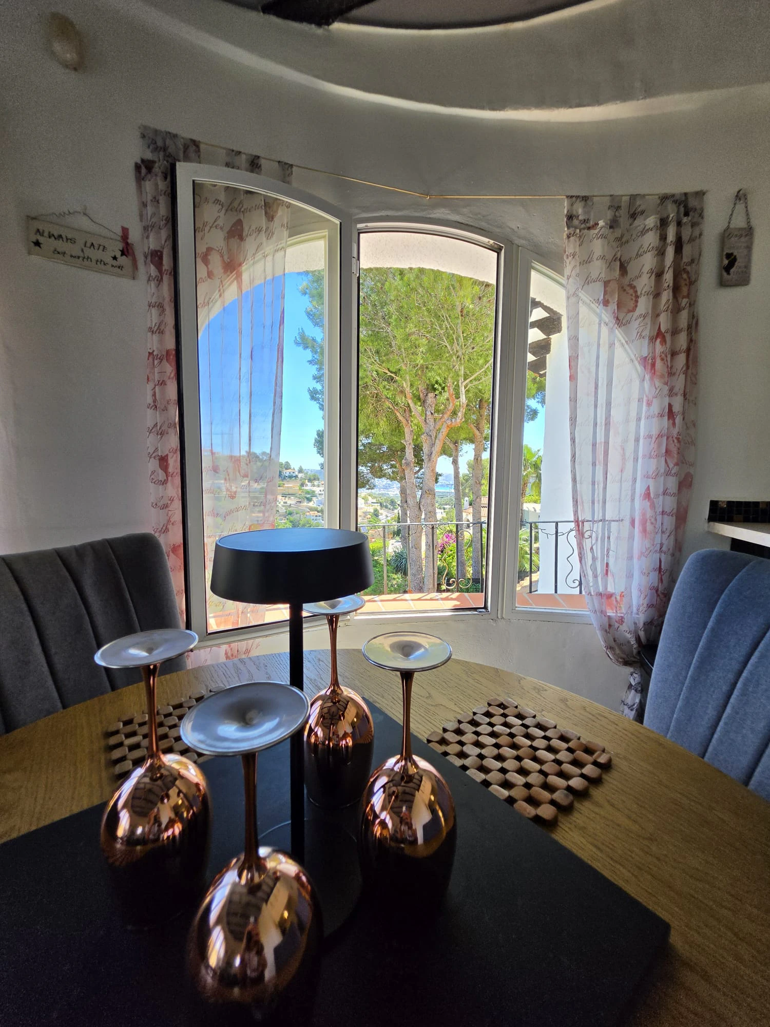 Villa mediterránea con vistas al mar y al valle en Benissa Costa – Montemar