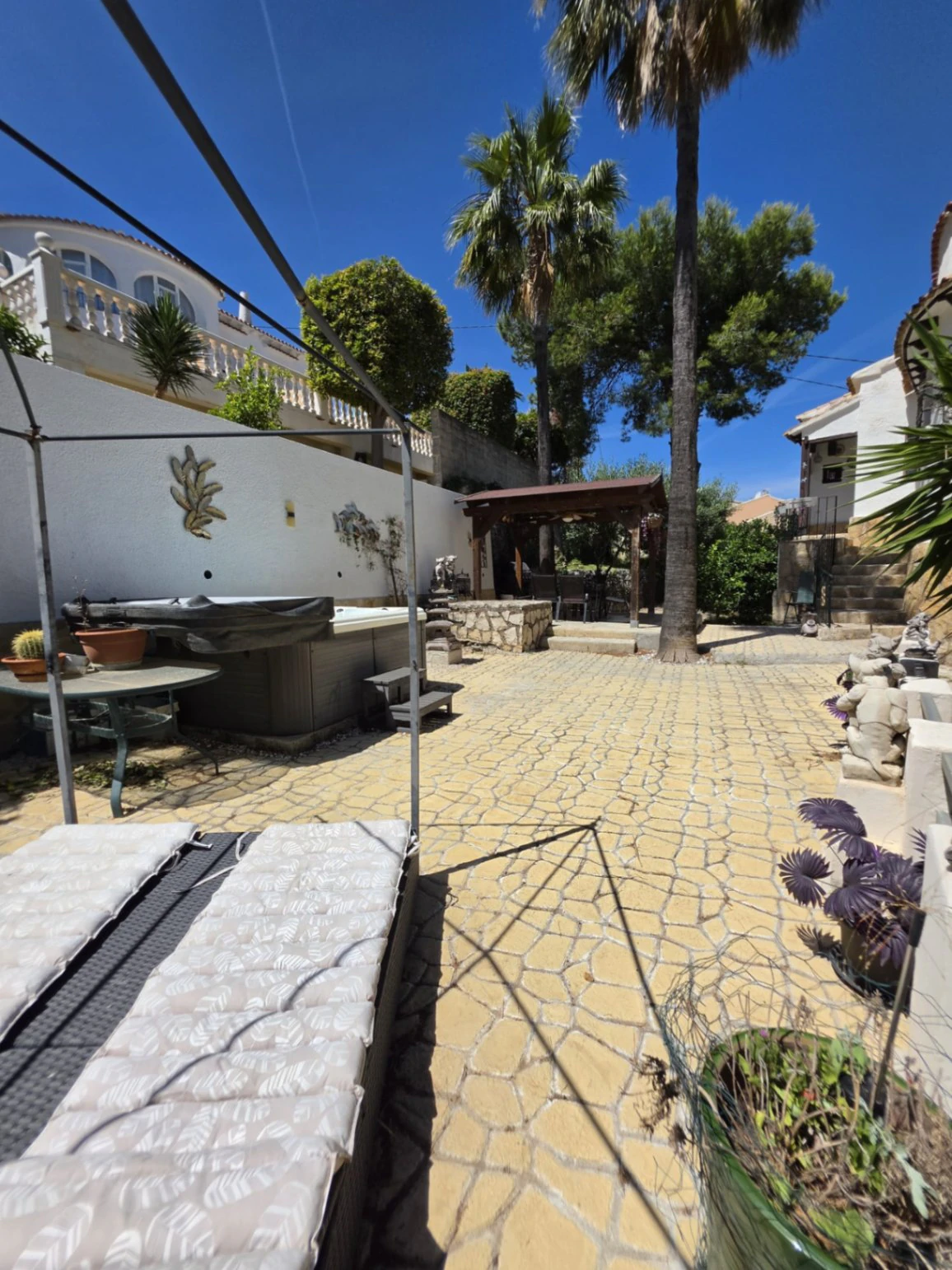 Villa mediterránea con vistas al mar y al valle en Benissa Costa – Montemar