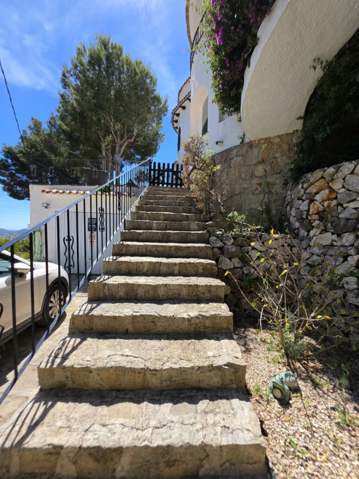 Villa mediterránea con vistas al mar y al valle en Benissa Costa – Montemar
