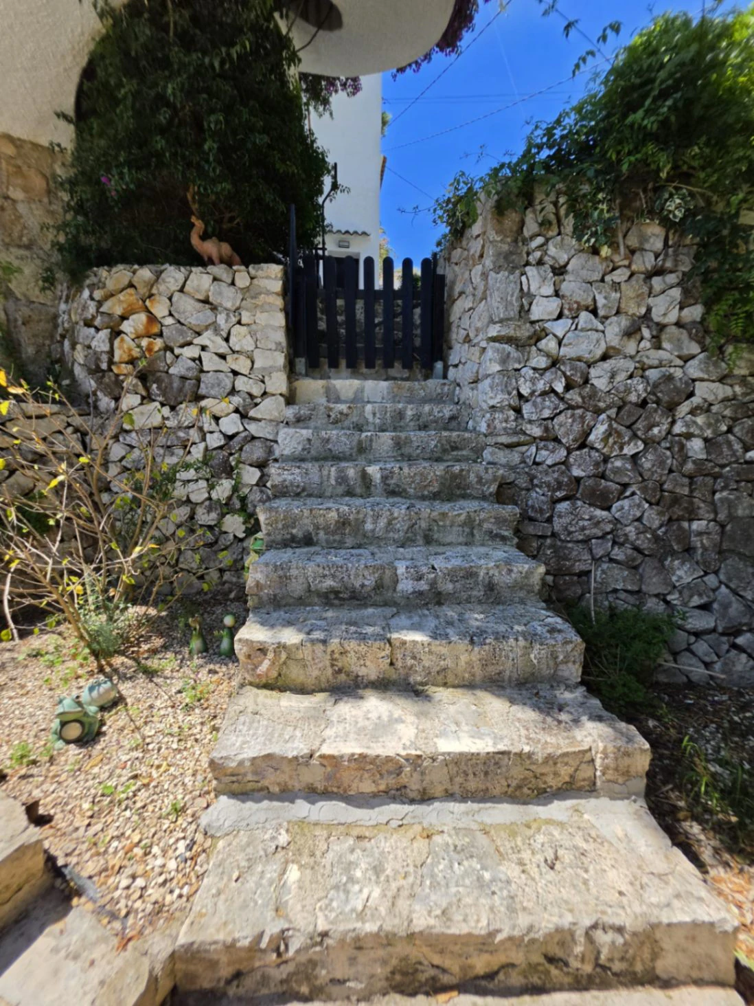 Villa mediterránea con vistas al mar y al valle en Benissa Costa – Montemar