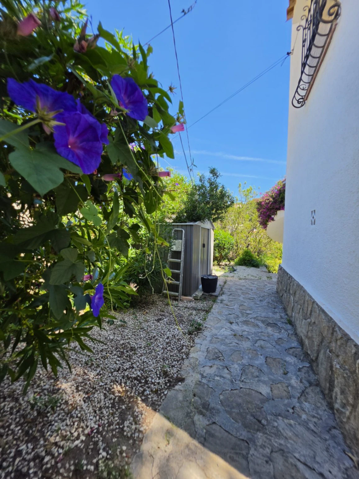 Villa mediterránea con vistas al mar y al valle en Benissa Costa – Montemar