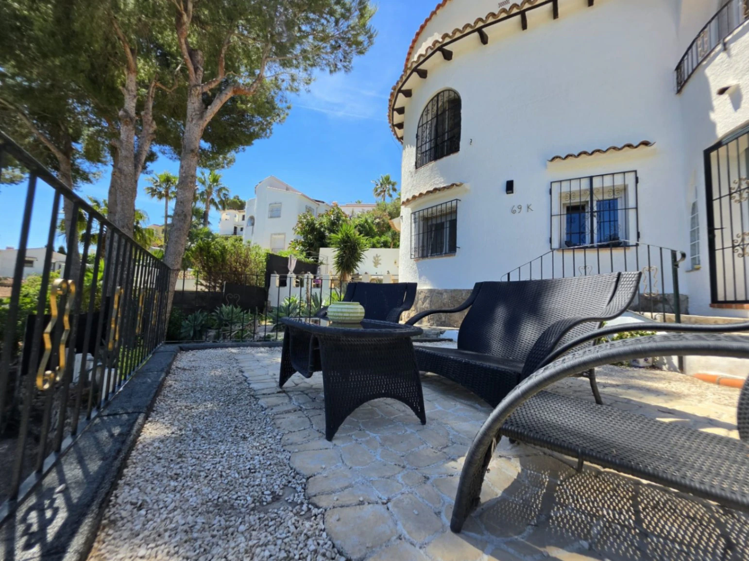 Villa mediterránea con vistas al mar y al valle en Benissa Costa – Montemar