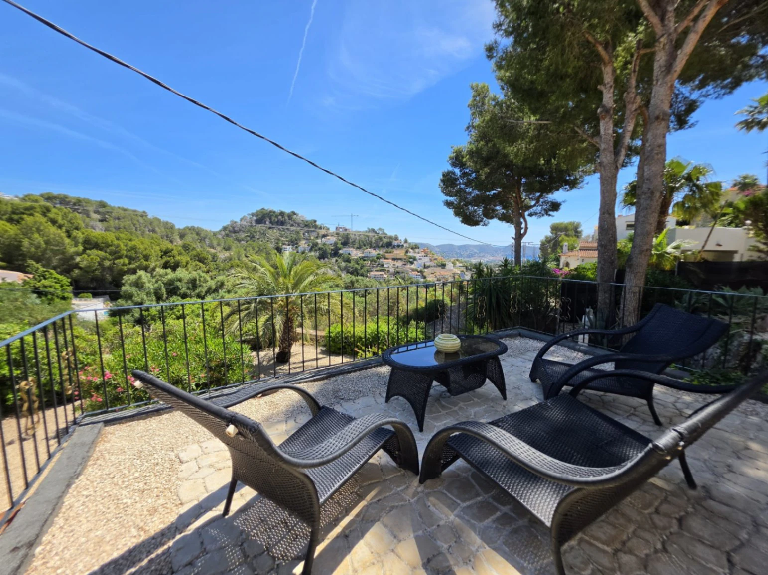 Villa mediterránea con vistas al mar y al valle en Benissa Costa – Montemar