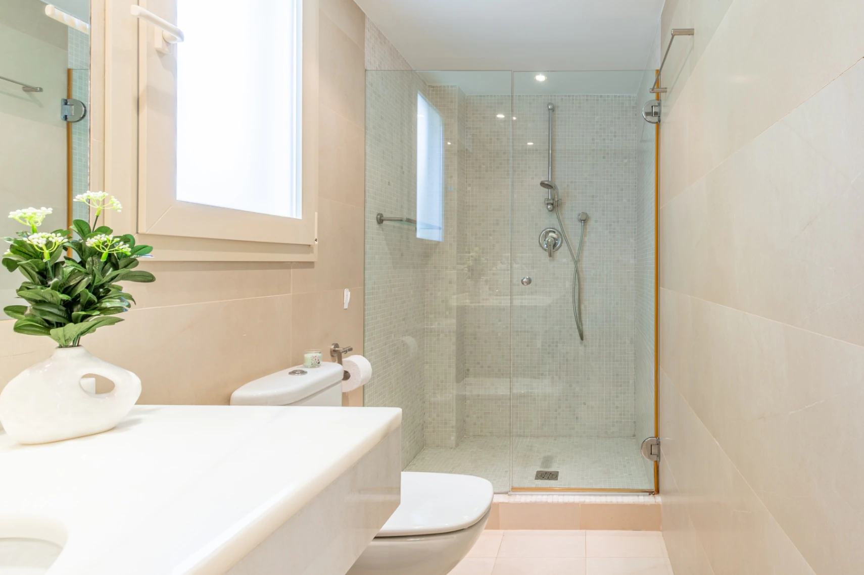 Apartamento de lujo en venta en Moraira centro con gran piscina y orientación sur