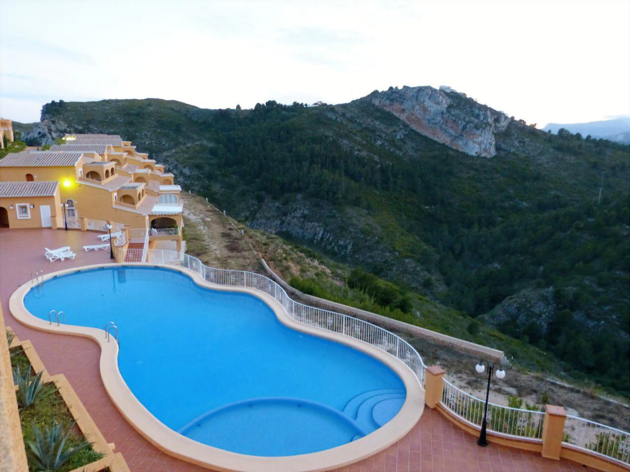 Adosado con encanto en Cumbre del Sol – Tu refugio entre montaña y mar