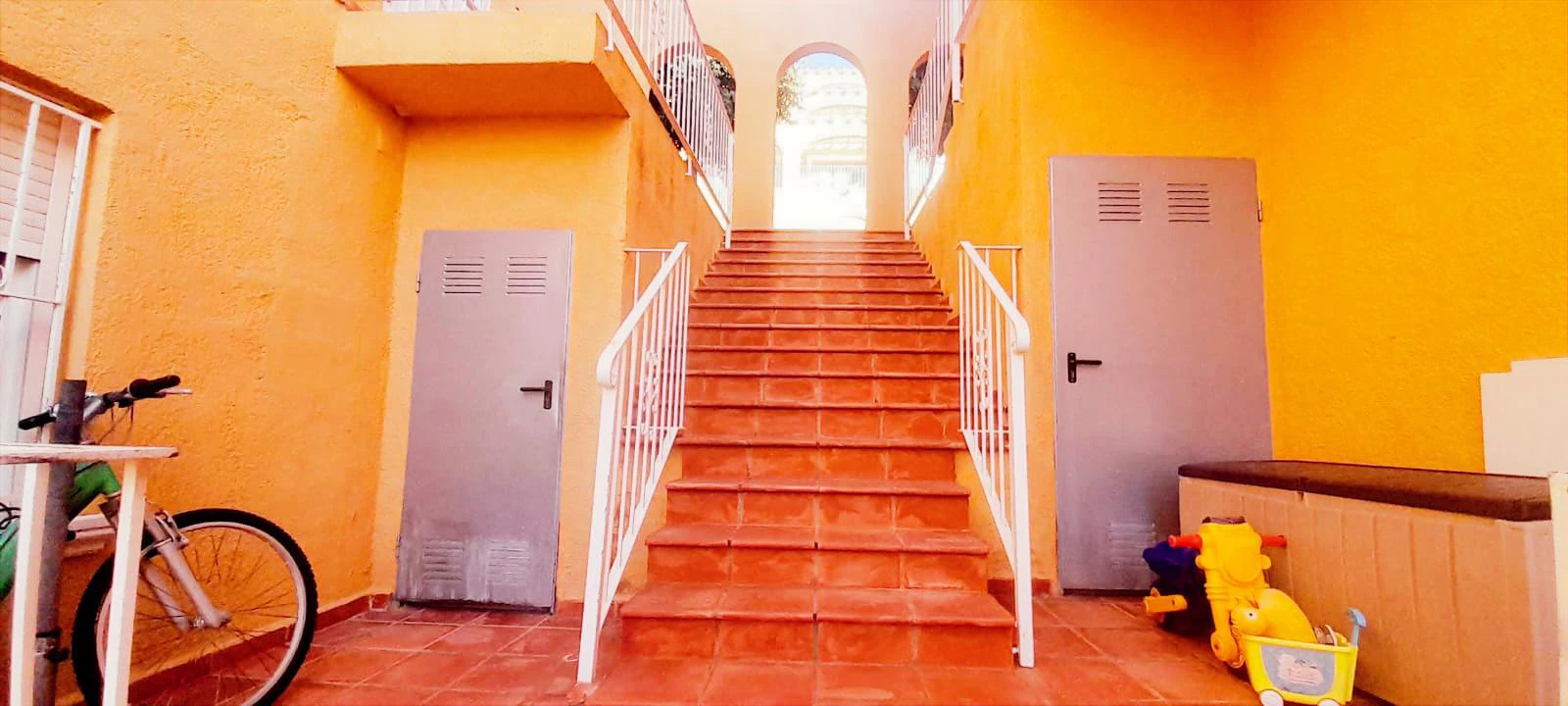 Adosado con encanto en Cumbre del Sol – Tu refugio entre montaña y mar