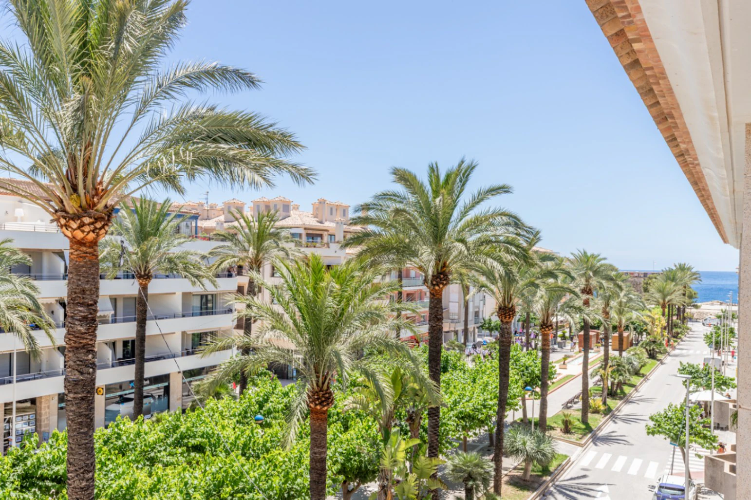 Apartamento con terrazas y vistas al mar en venta en el centro de Moraira