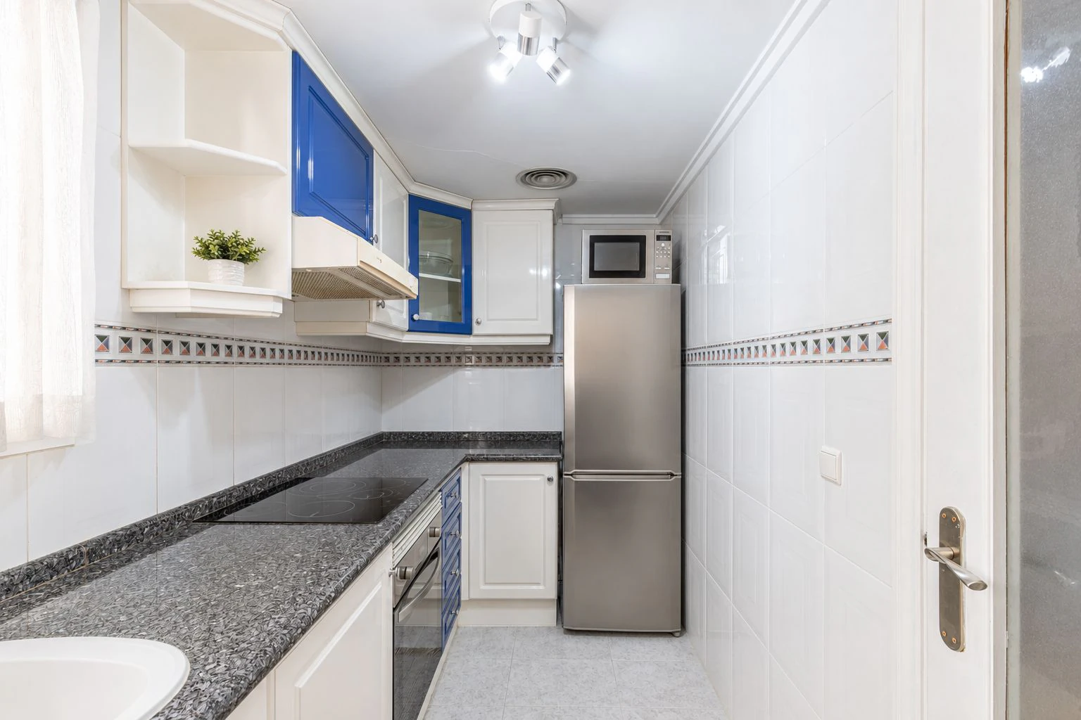 Apartamento con terrazas y vistas al mar en venta en el centro de Moraira