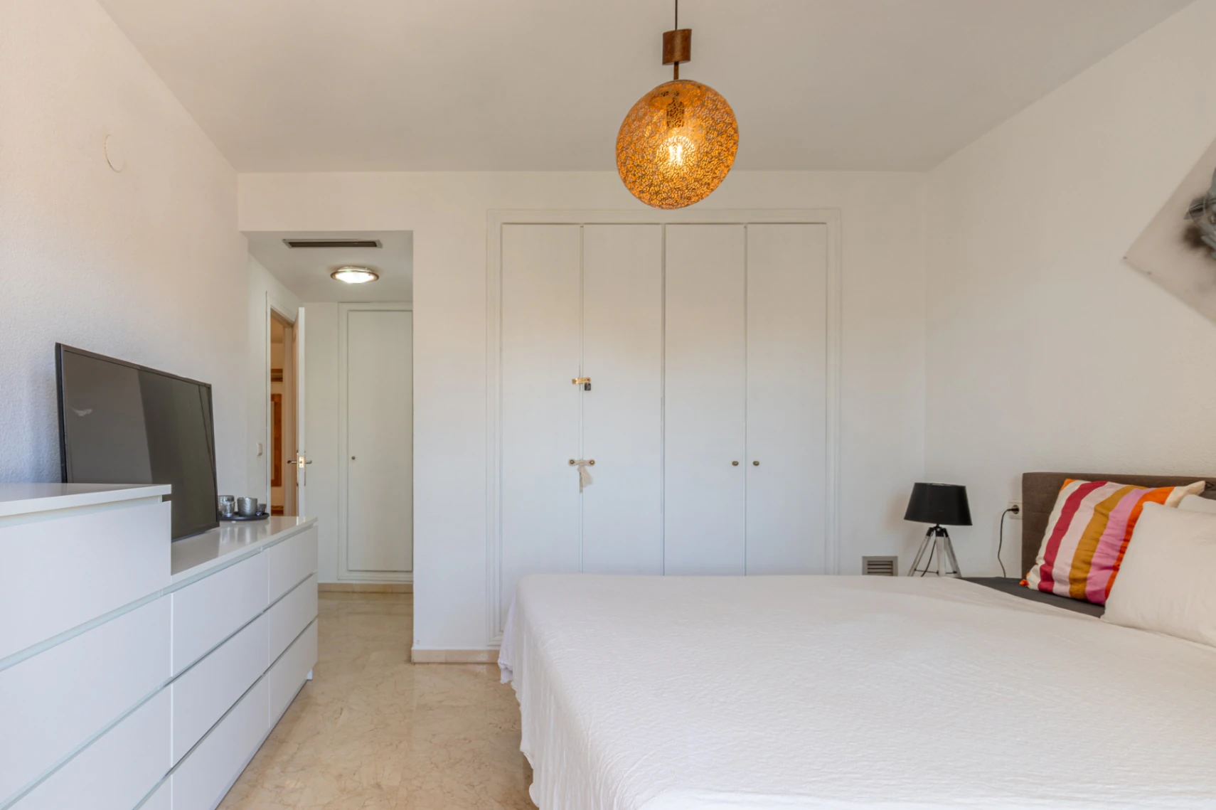 Apartamento con terrazas y vistas al mar en venta en el centro de Moraira
