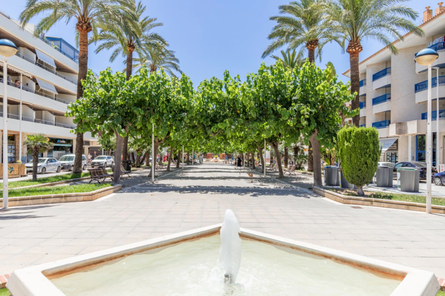 Apartamento con terrazas y vistas al mar en venta en el centro de Moraira
