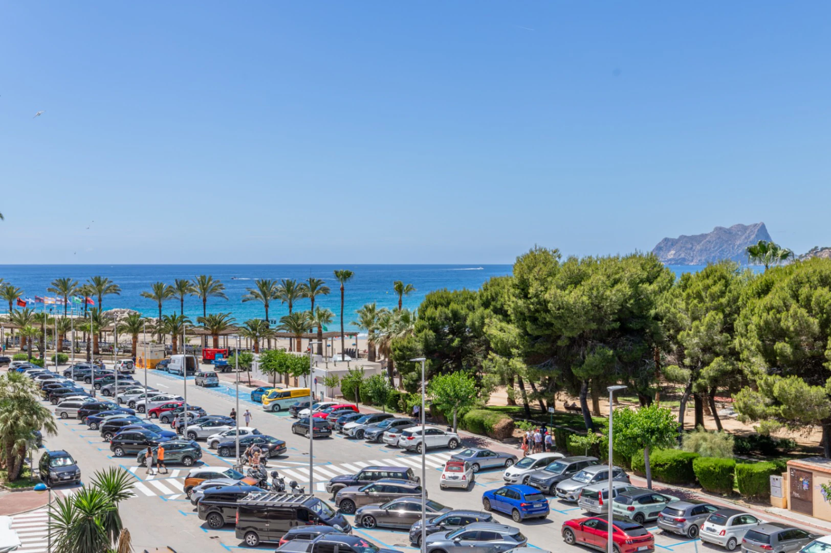 Apartamento con terrazas y vistas al mar en venta en el centro de Moraira