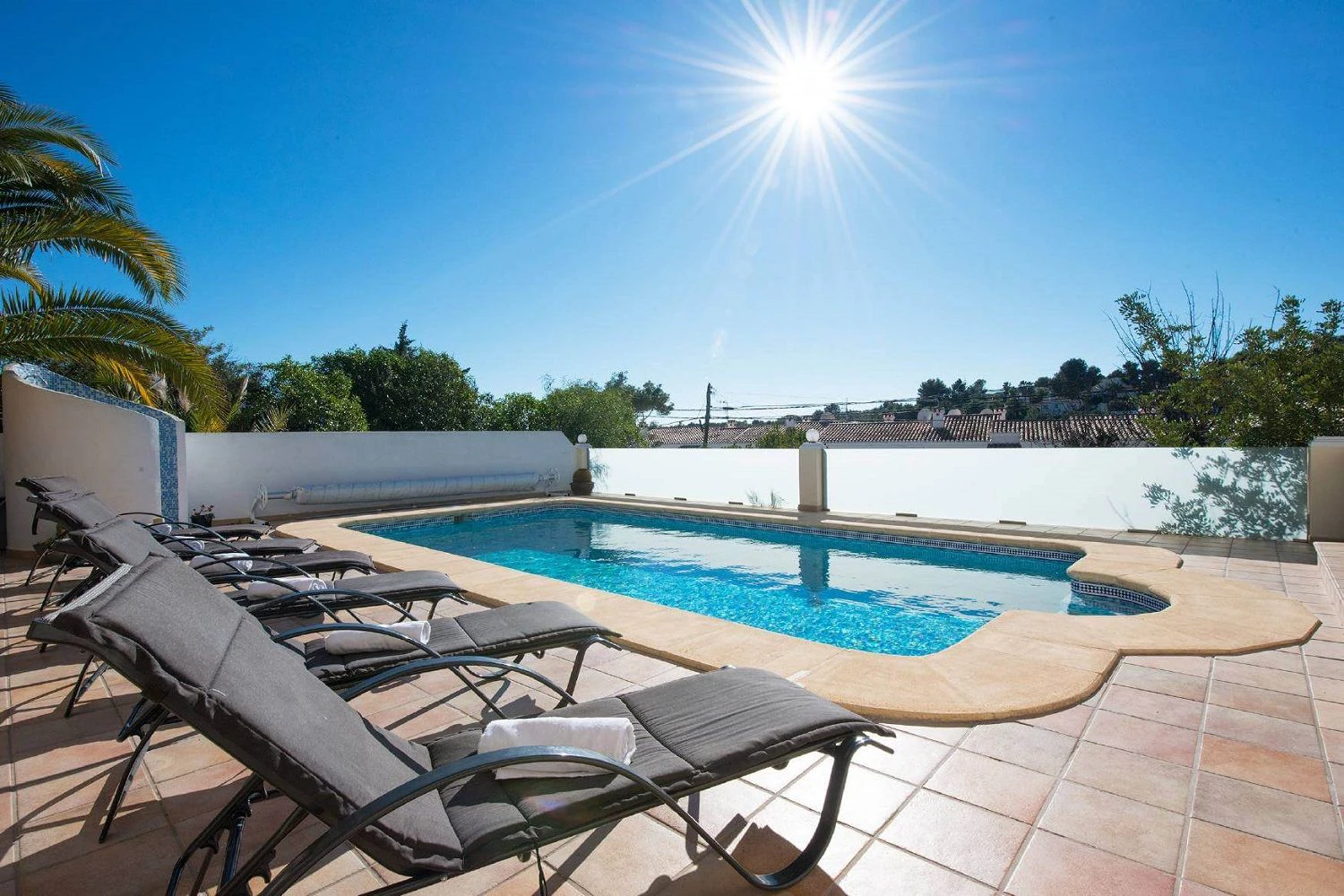 Villa en venta en Moraira, Pinar de l´Advocat con piscina.