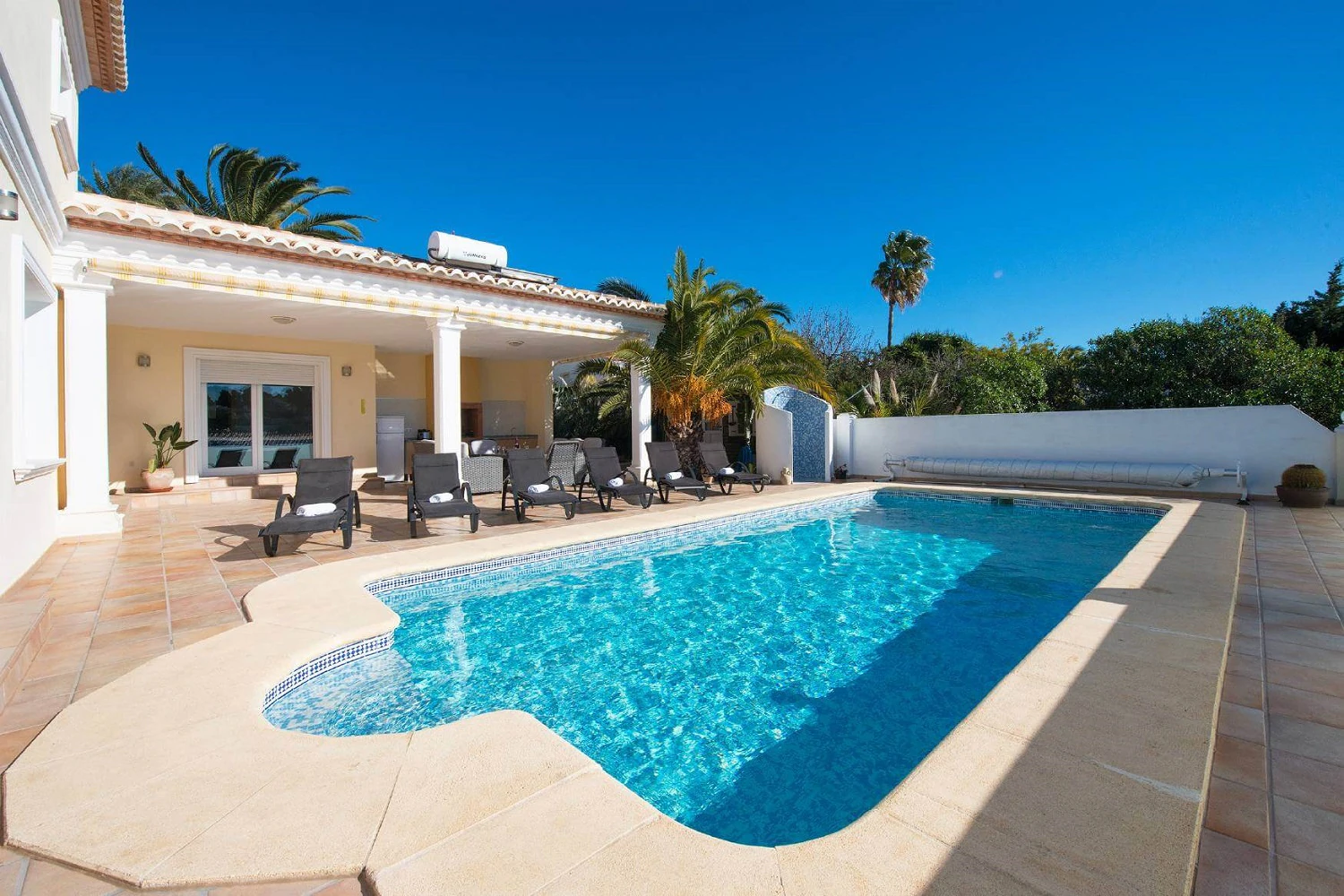 Villa en venta en Moraira, Pinar de l´Advocat con piscina.