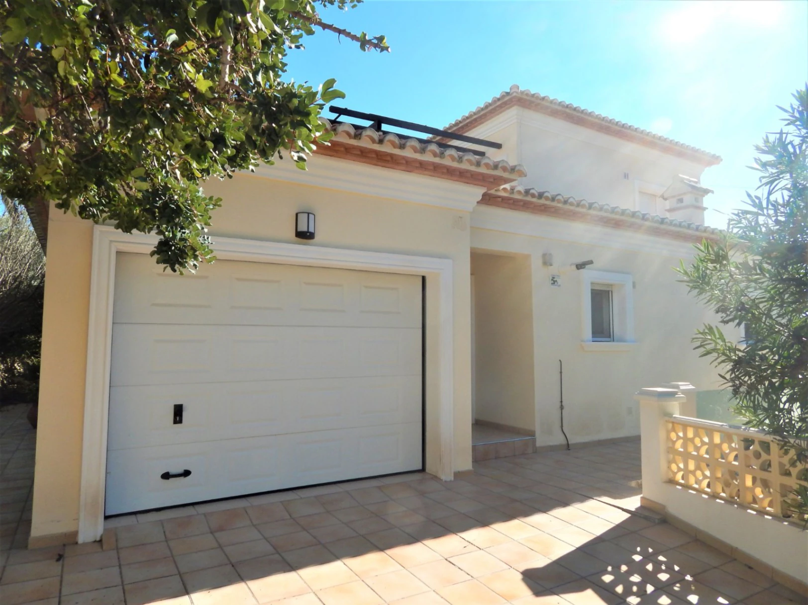 Villa en venta en Moraira, Pinar de l´Advocat con piscina.