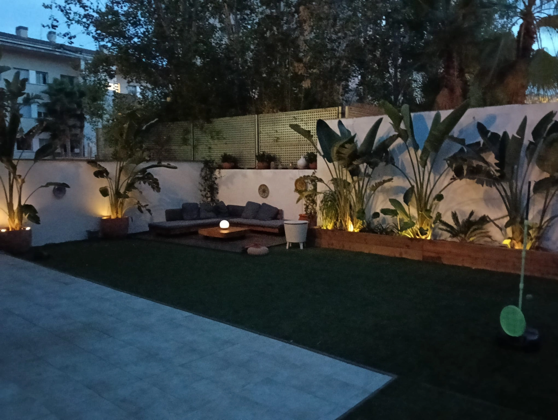 Apartamento en esquina en planta baja con jardín privado de 205 m² y piscina – La Plana, Sitges