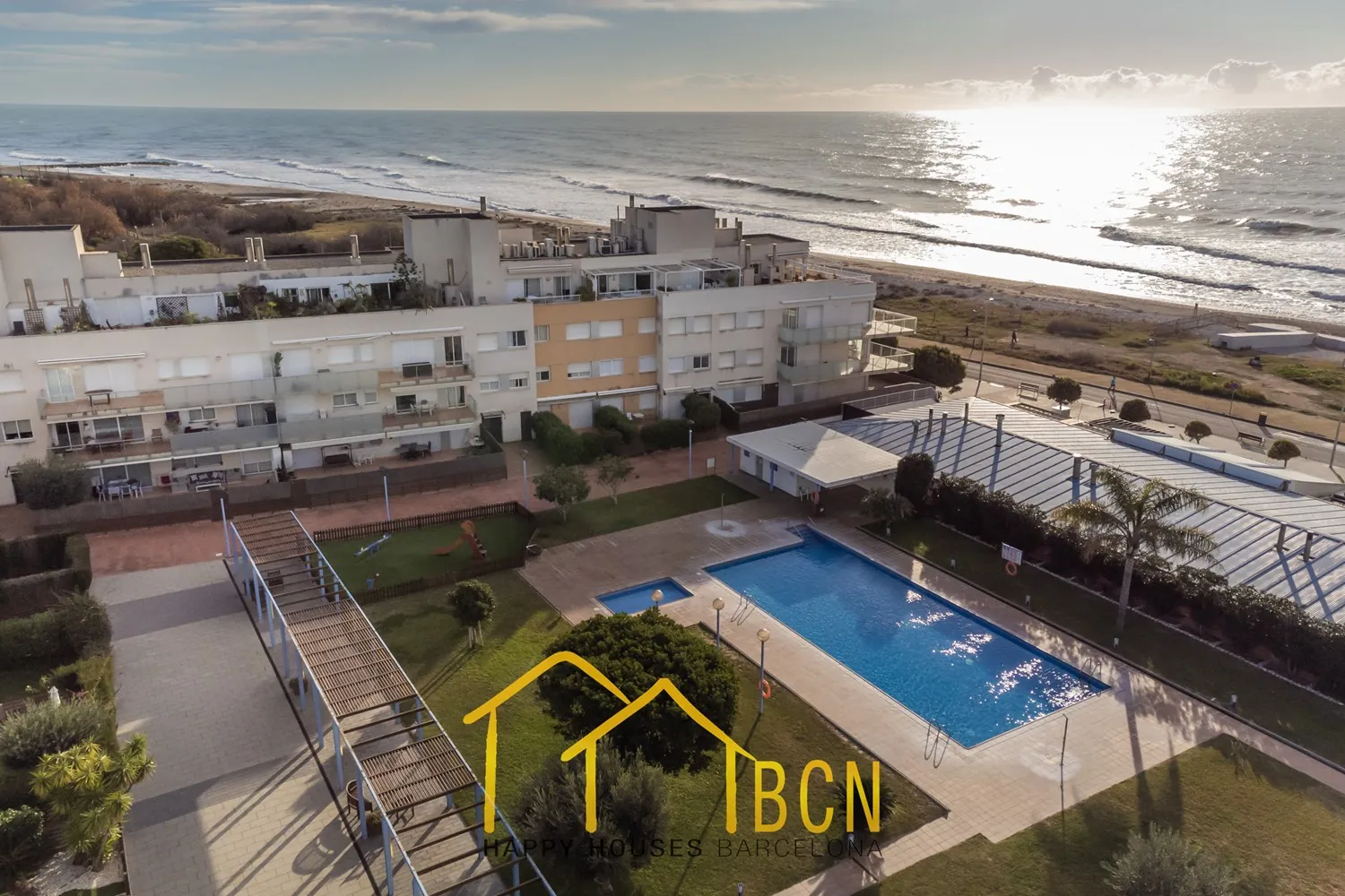Planta baja única en primera línea
