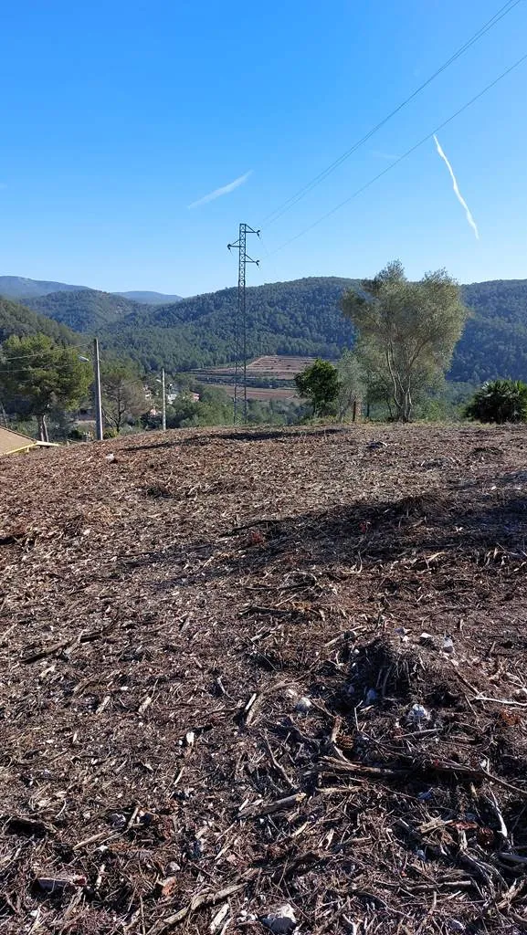 Parcela urbana con vistas panorámicas